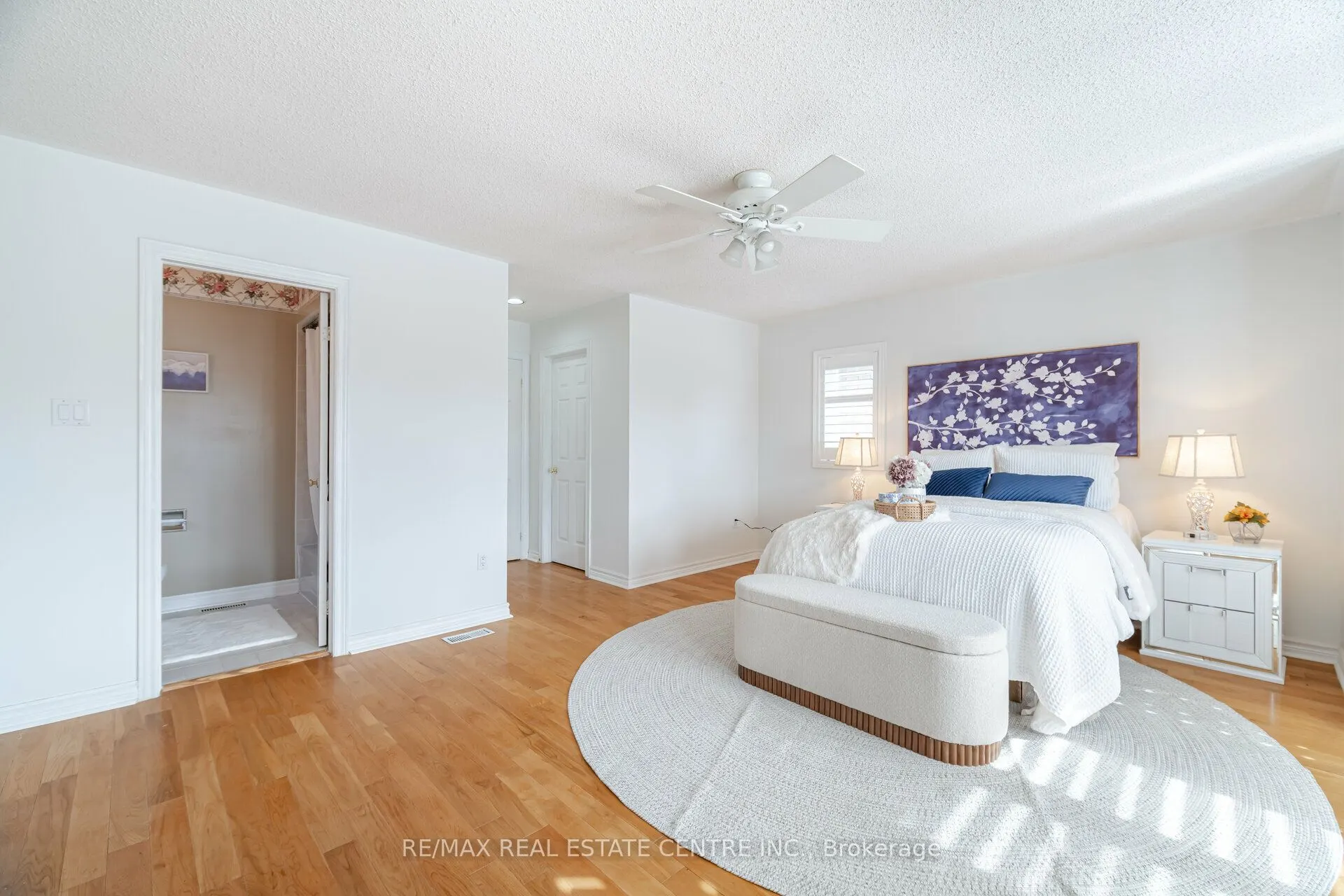 2485 Strathmore Crescent N