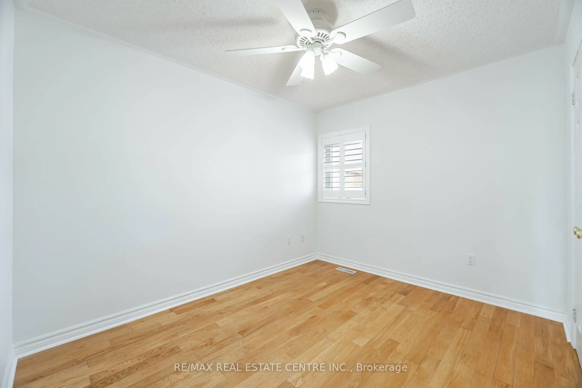 2485 Strathmore Crescent N