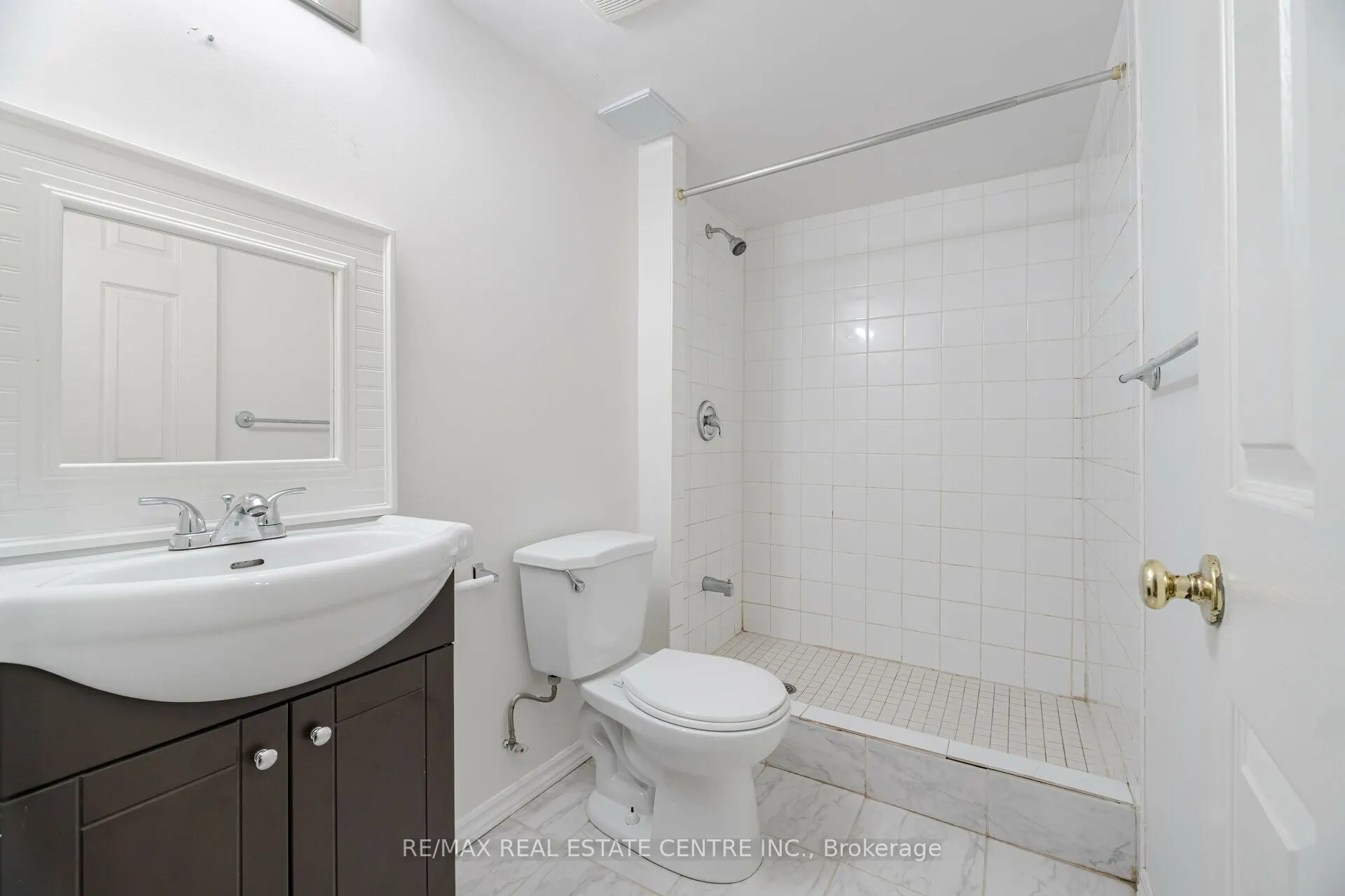 2485 Strathmore Crescent N
