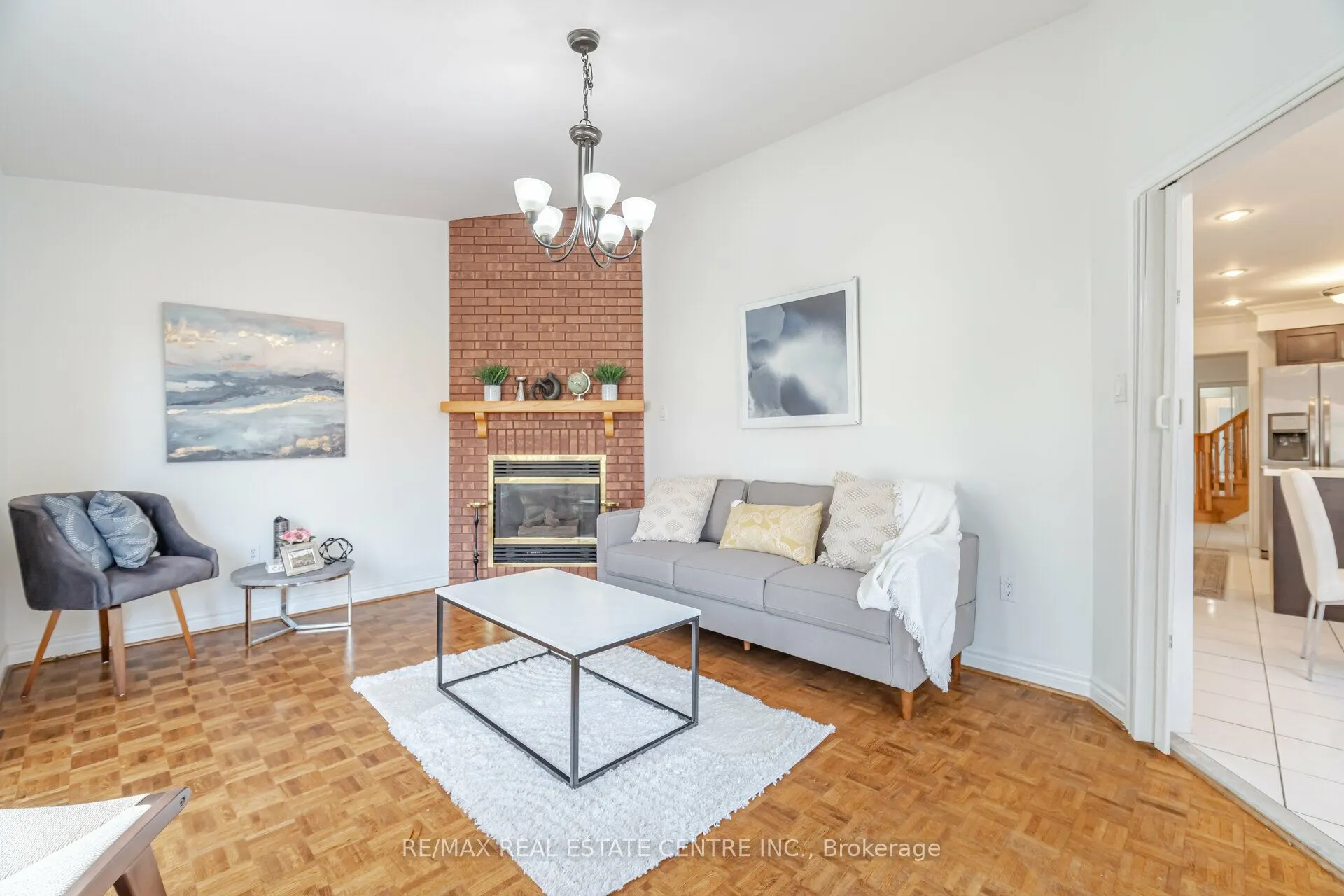 2485 Strathmore Crescent N