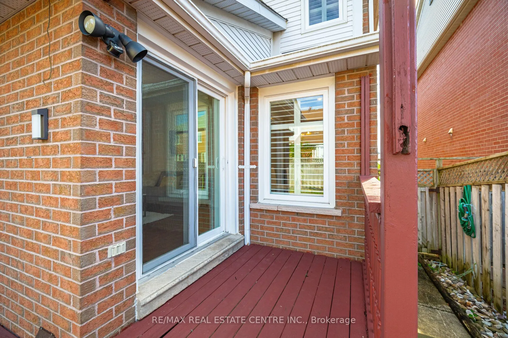 2485 Strathmore Crescent N