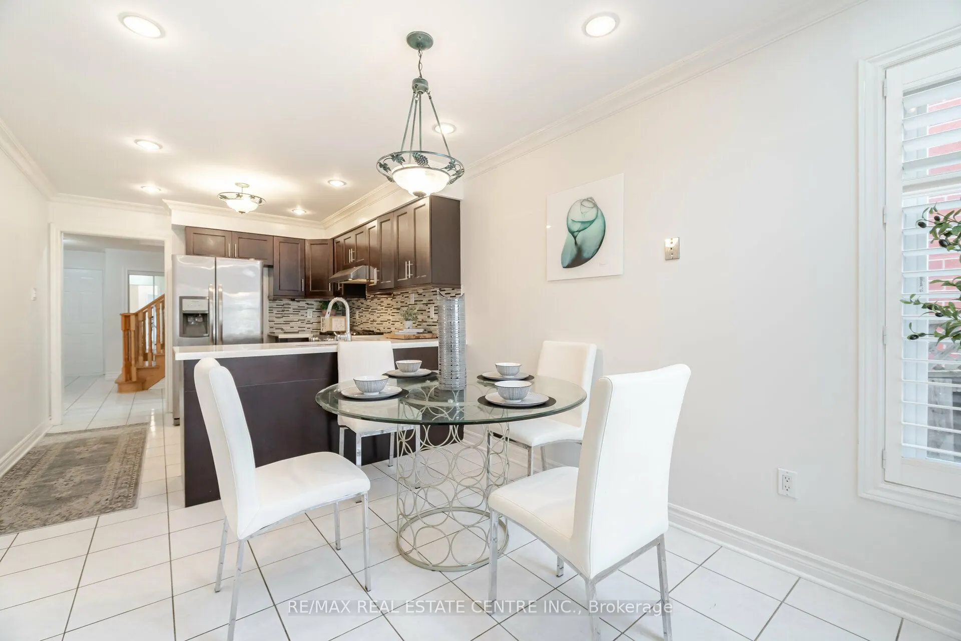 2485 Strathmore Crescent N
