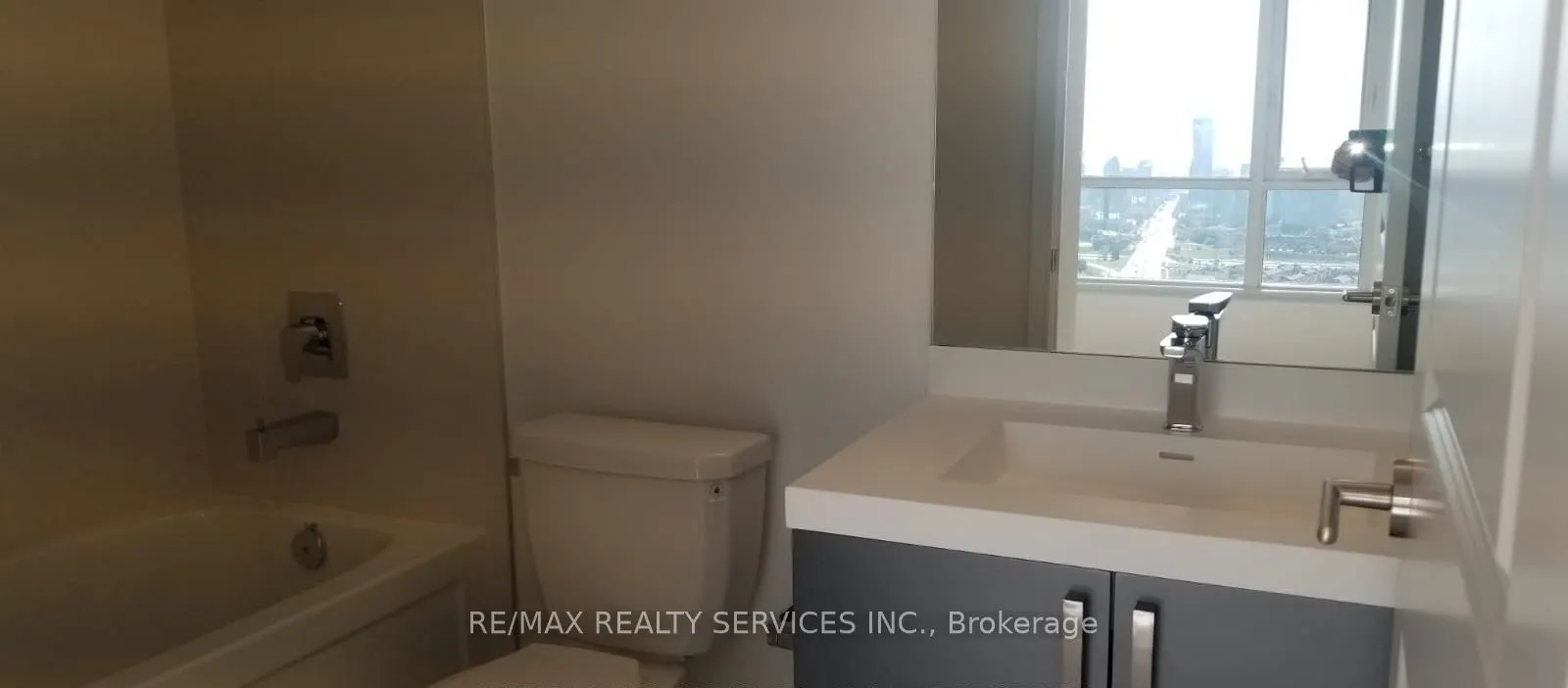 8 Nahani Way, #3318