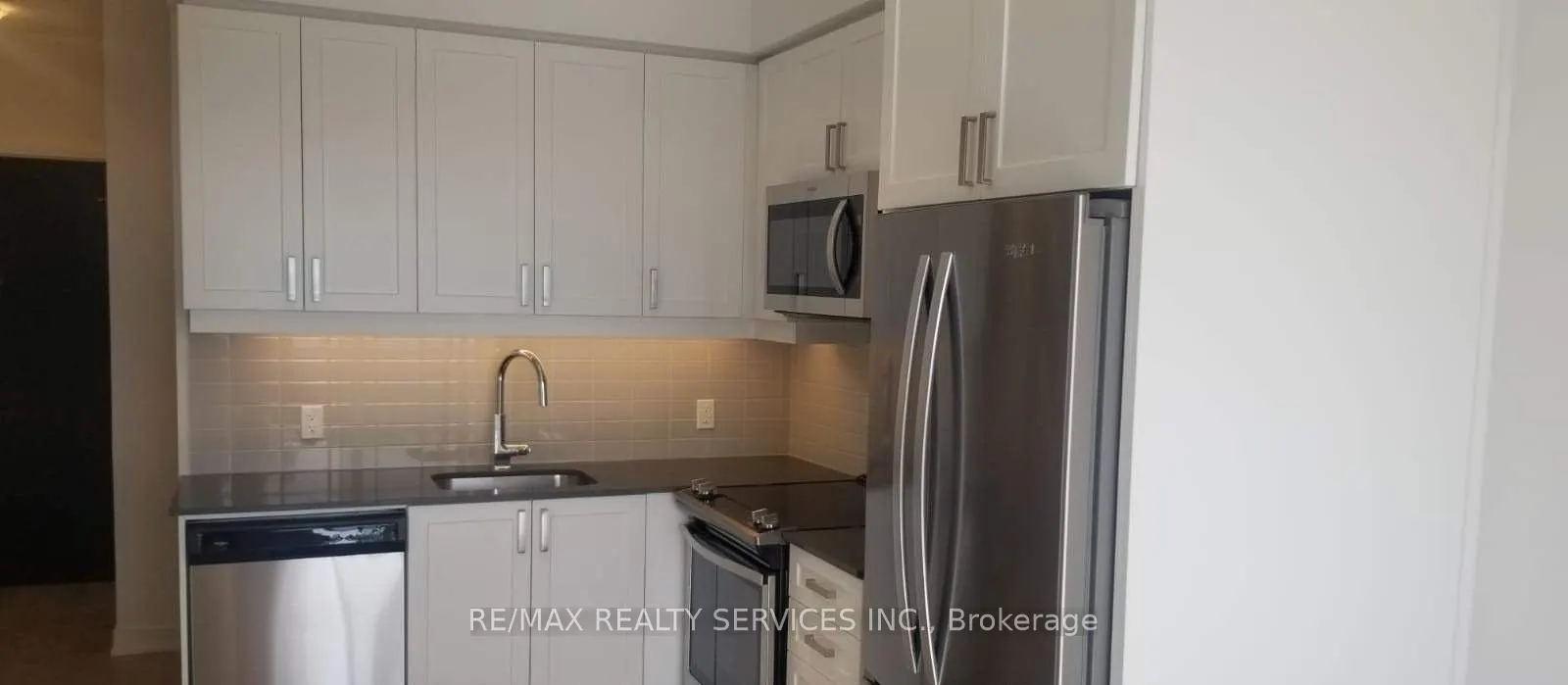 8 Nahani Way, #3318