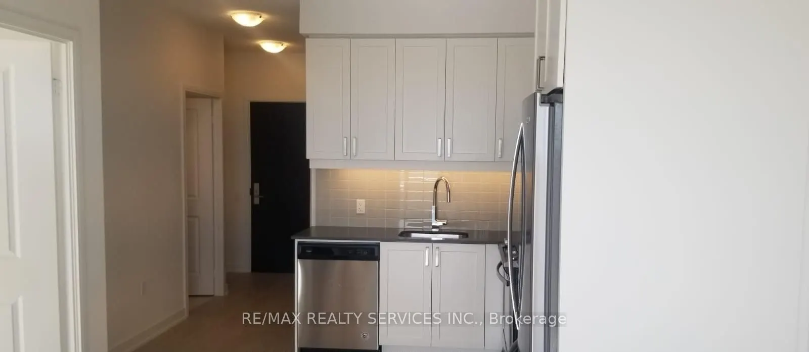 8 Nahani Way, #3318