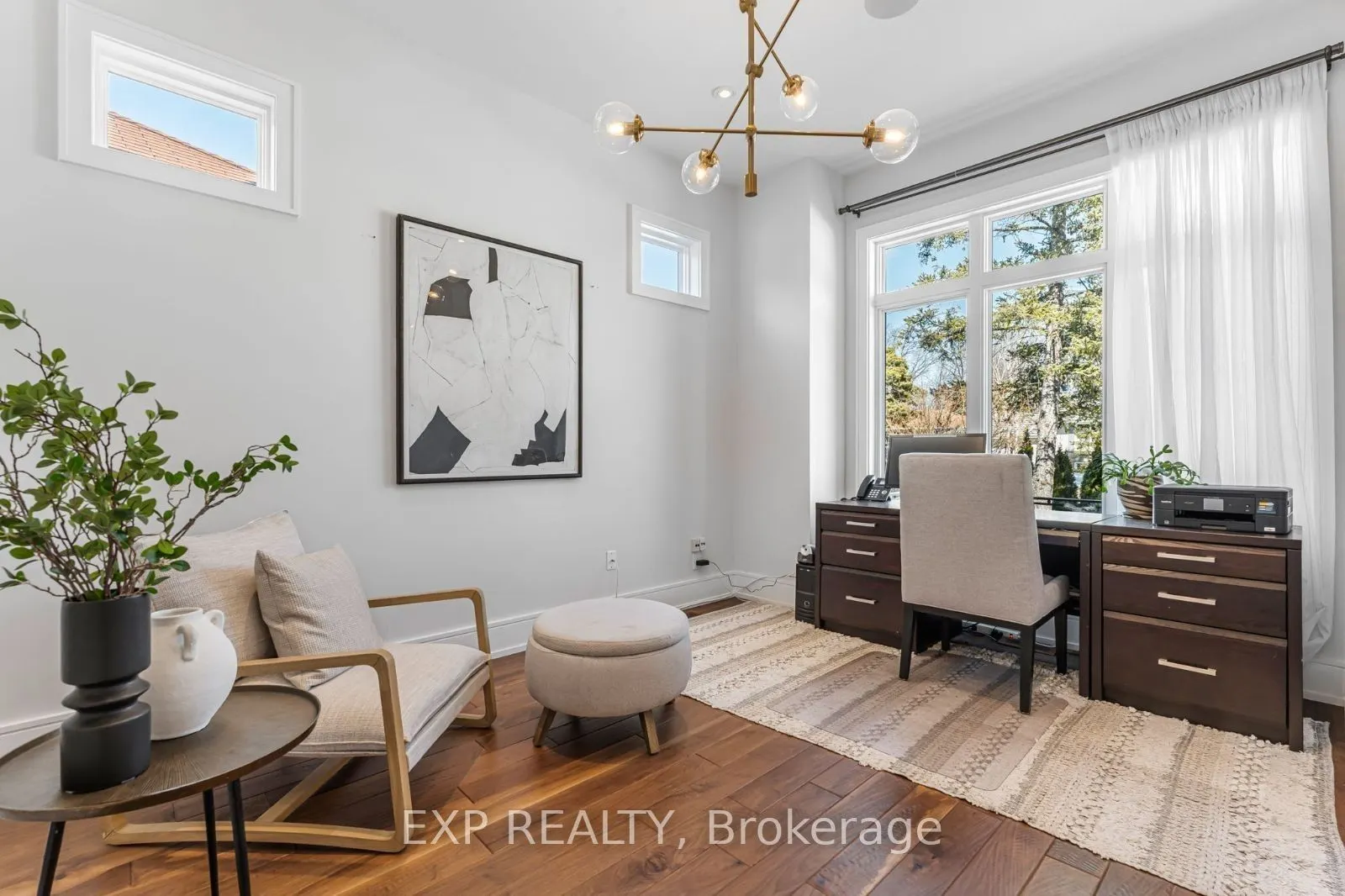 574 Stephens Crescent W