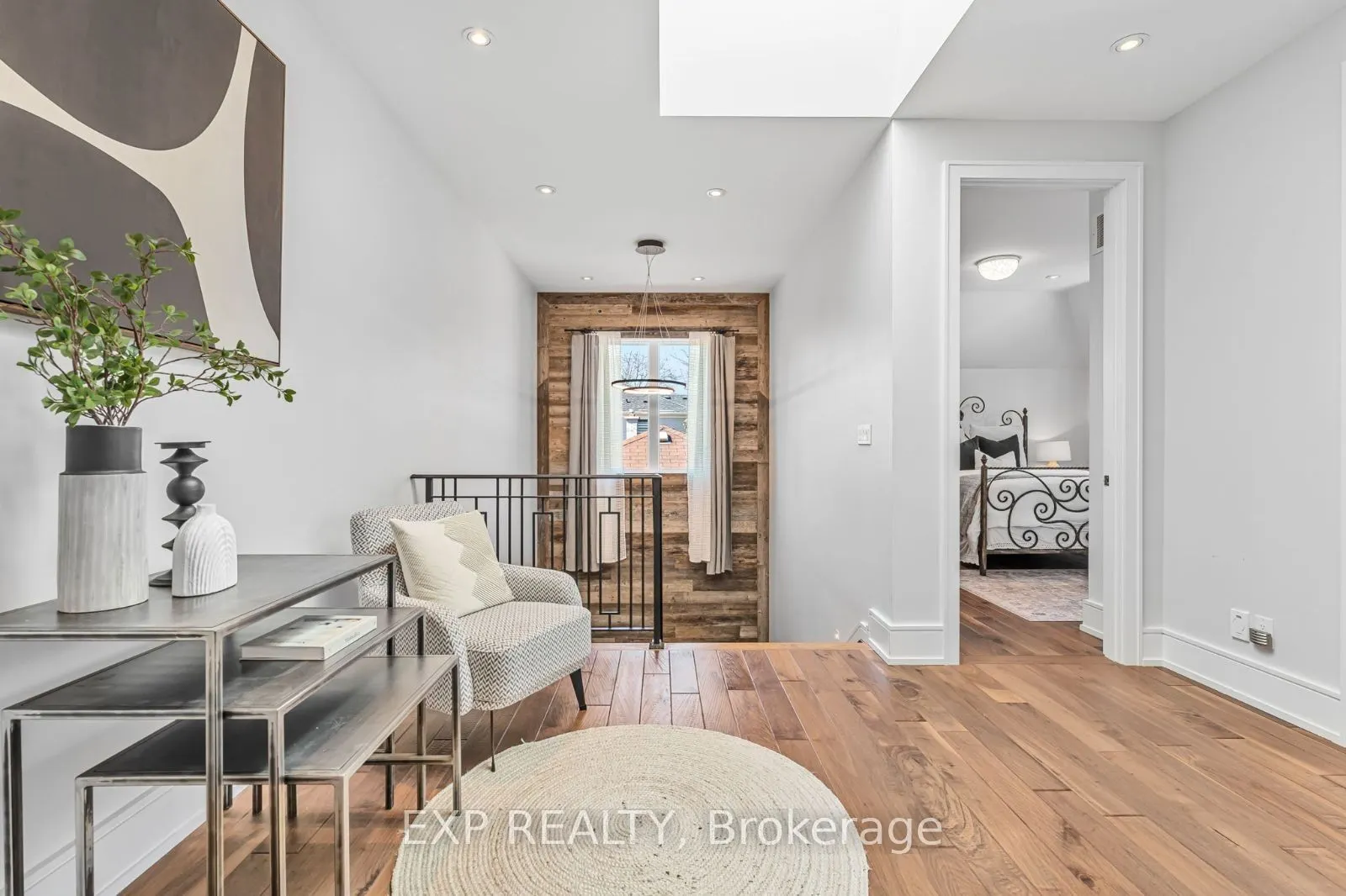 574 Stephens Crescent W