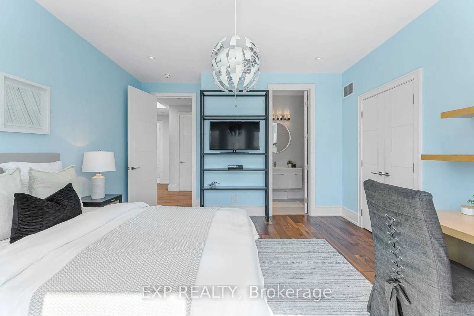 574 Stephens Crescent W