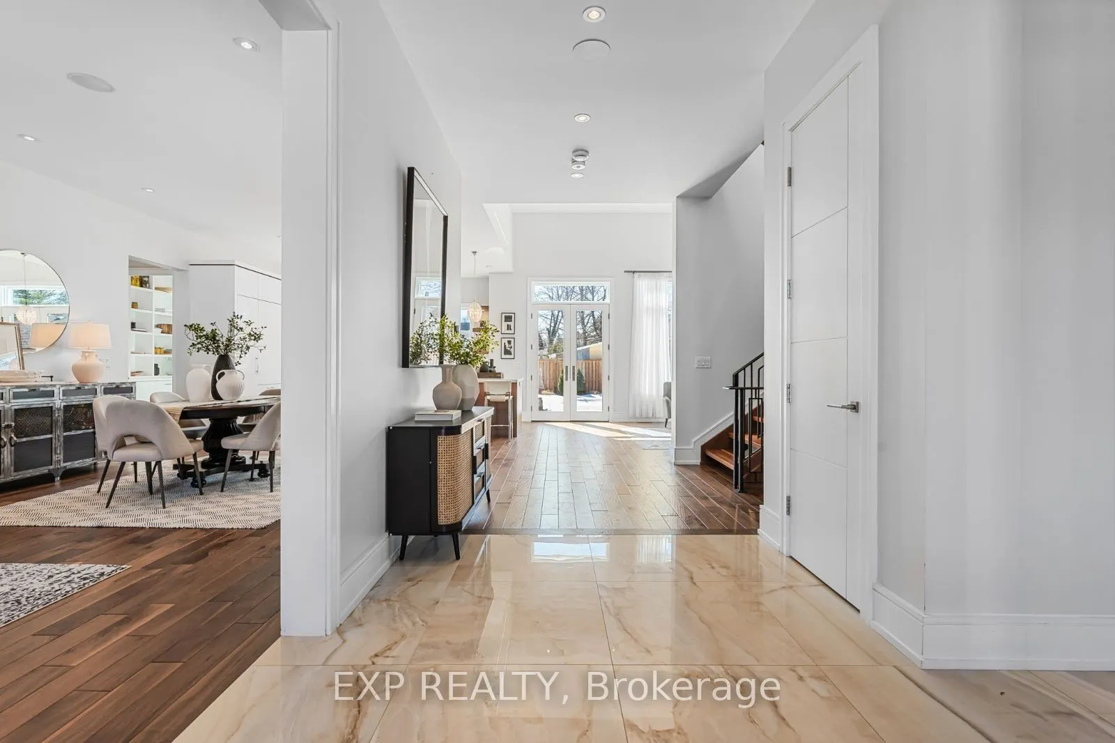 574 Stephens Crescent W