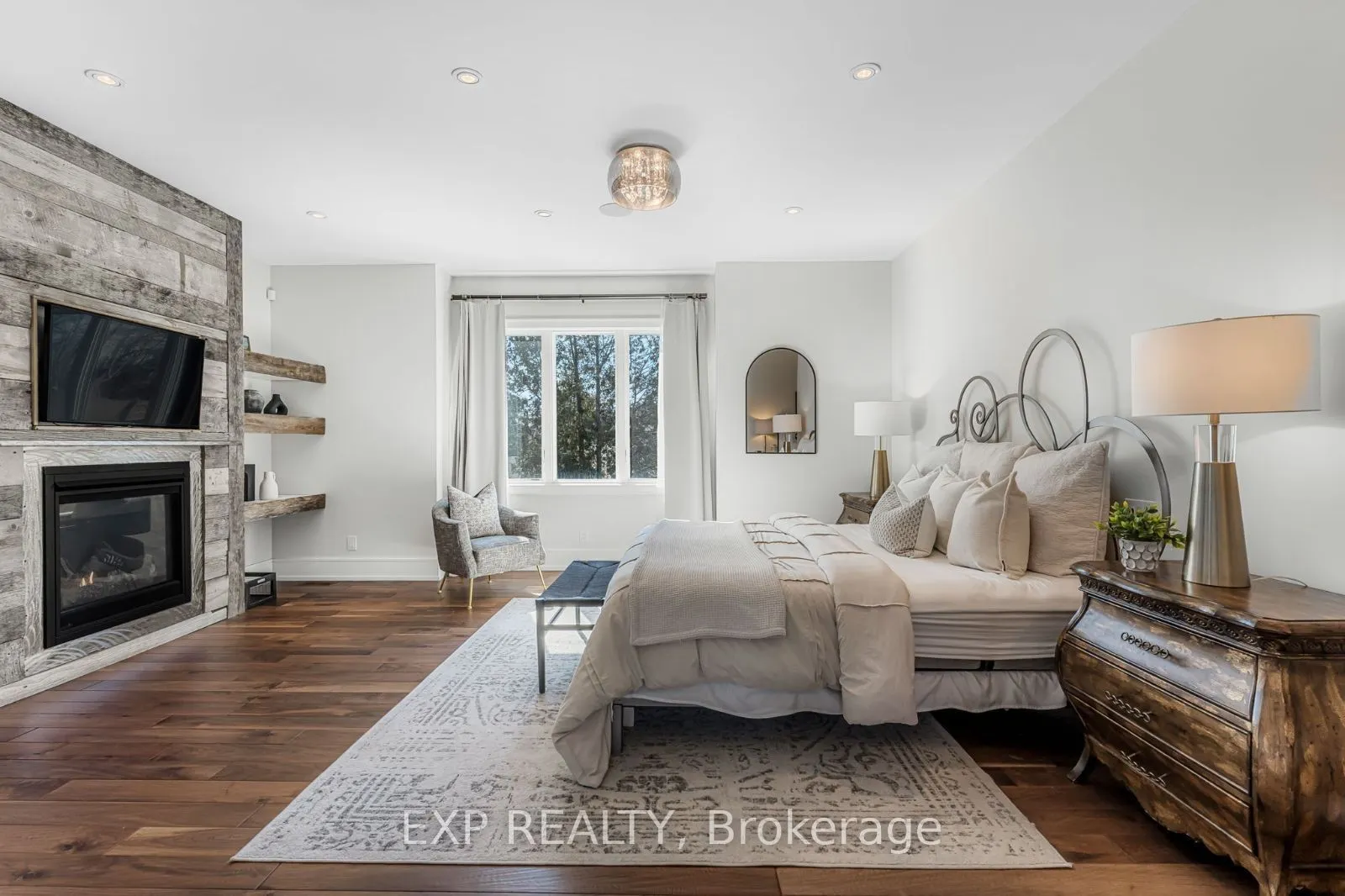 574 Stephens Crescent W