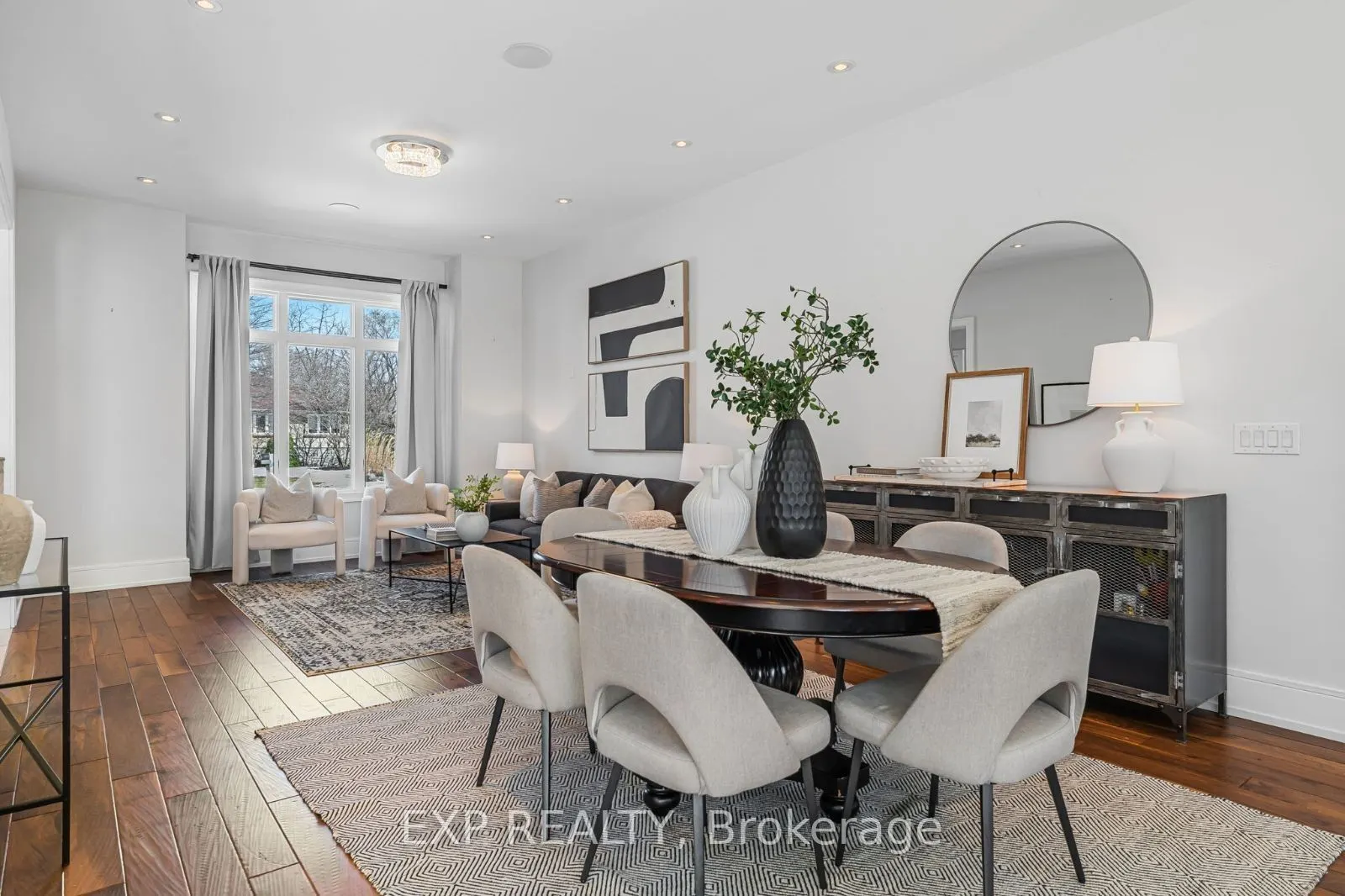 574 Stephens Crescent W