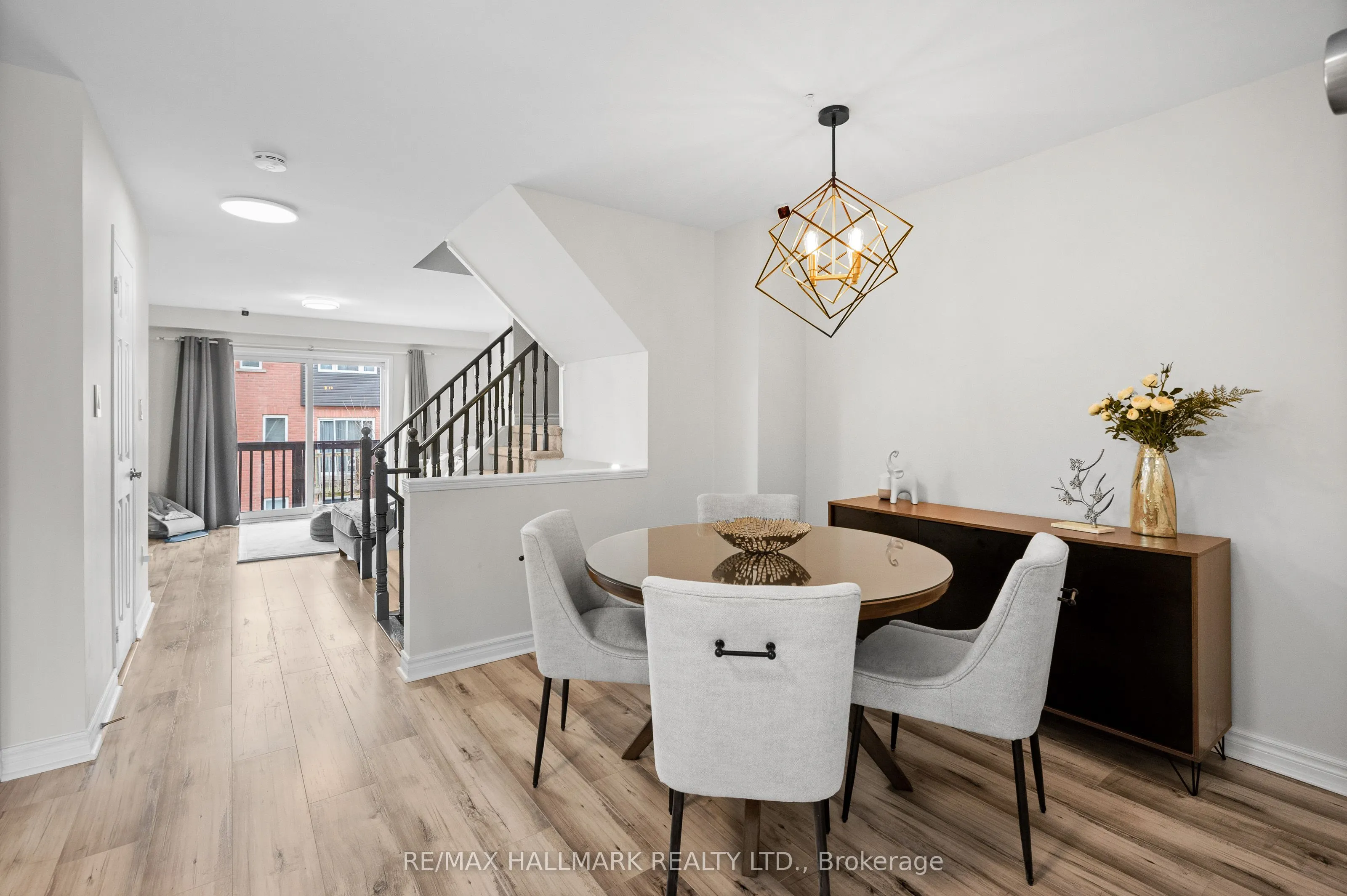 3293 Redpath Circle