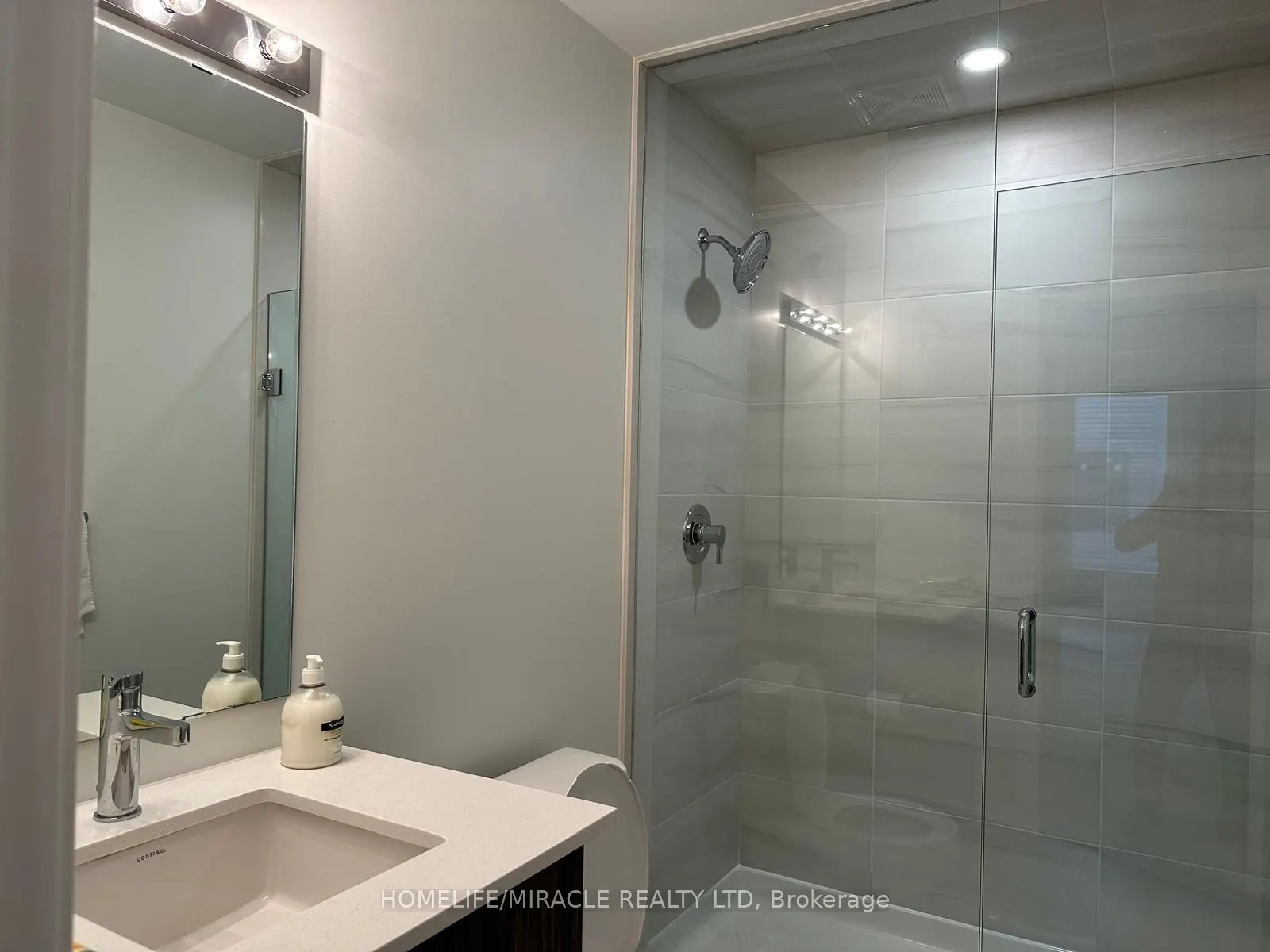 3556 Colonial Drive, #12