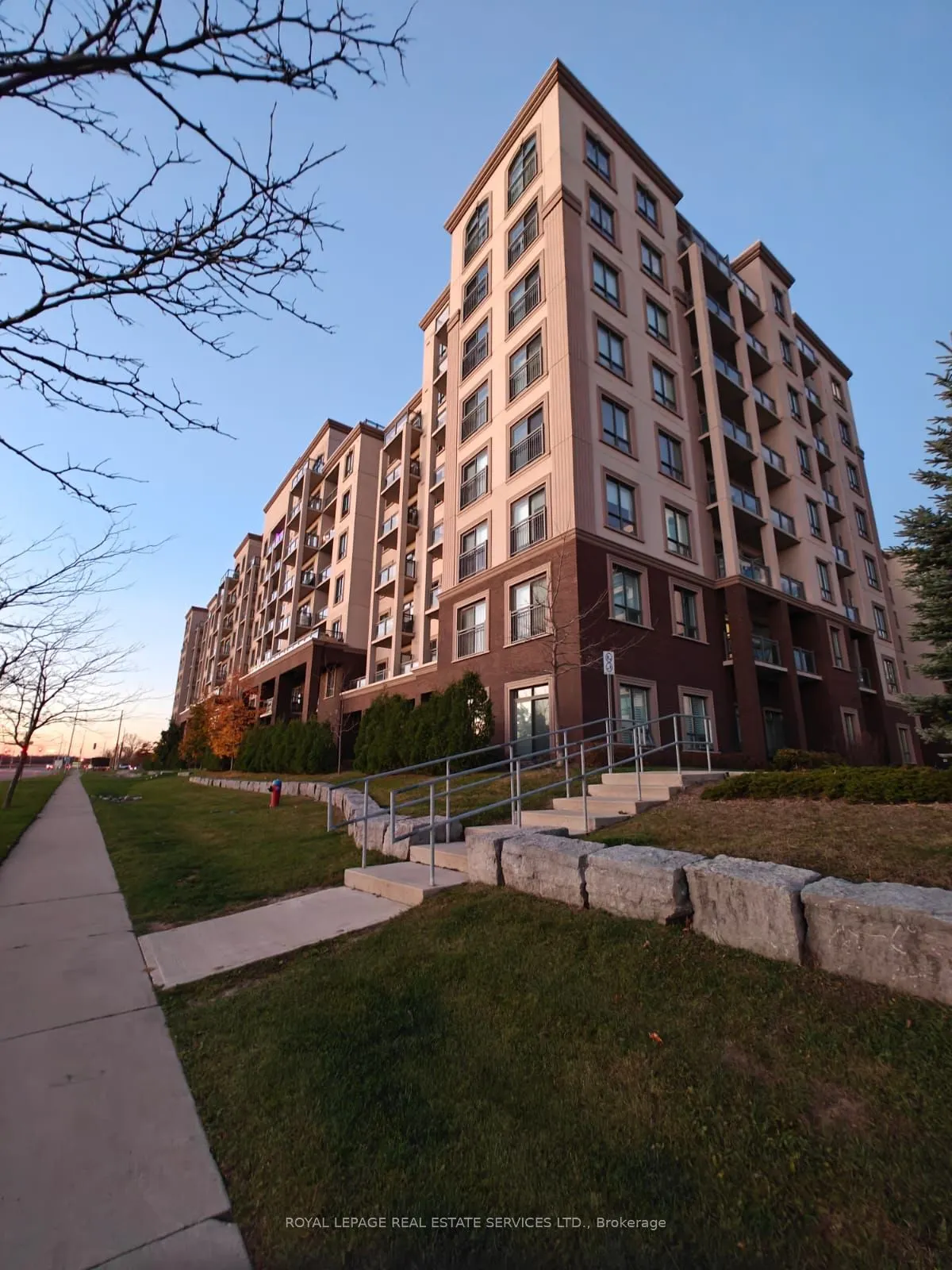 2490 Old Bronte Road, #512