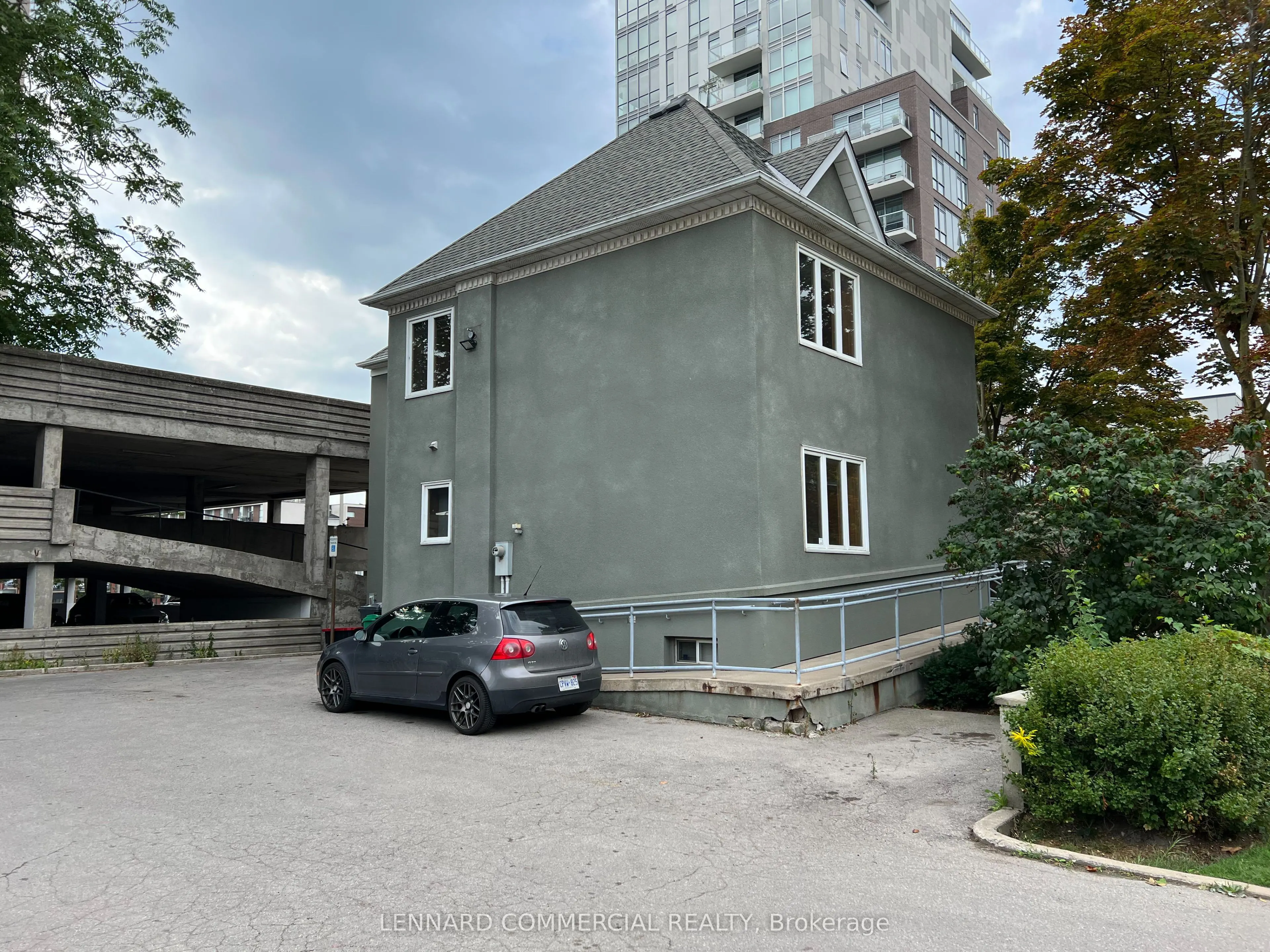 89 High Street E