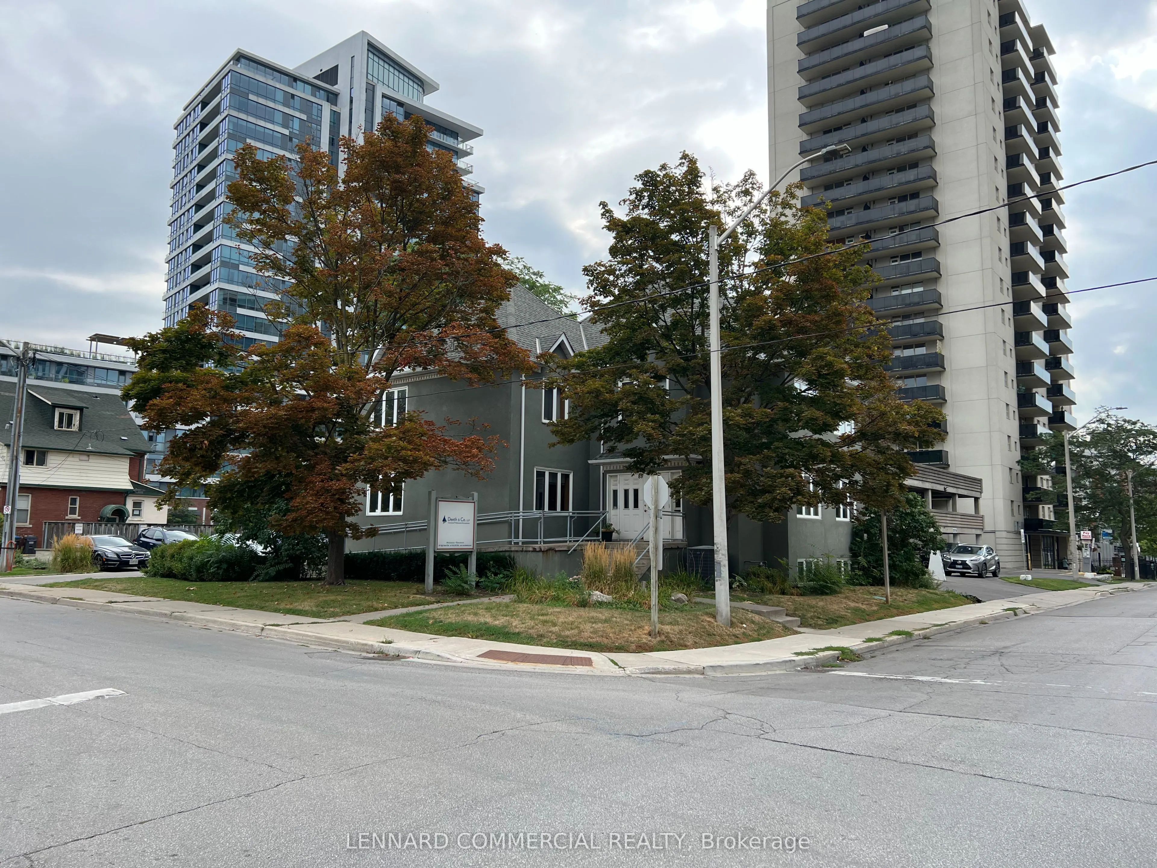 89 High Street E