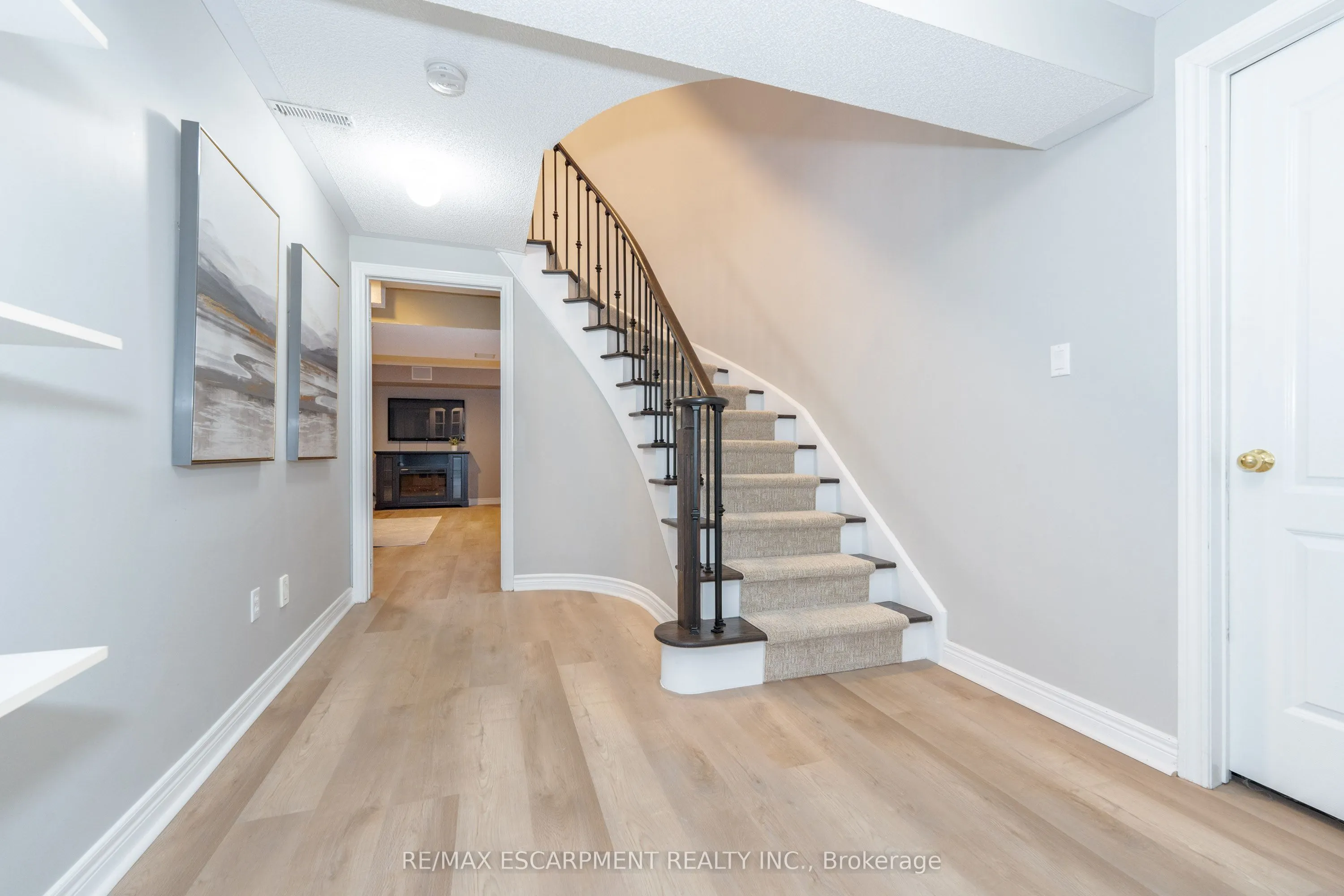 1185 Lindenrock Drive