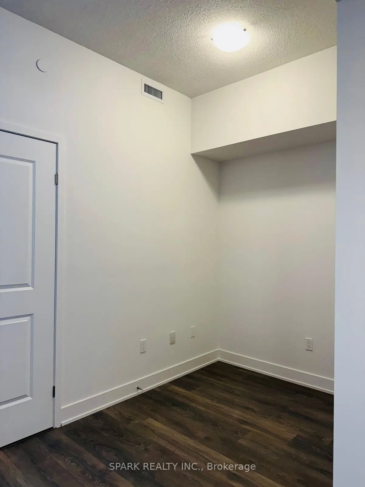 204 BURNHAMTHORPE ROAD E Road, #1606