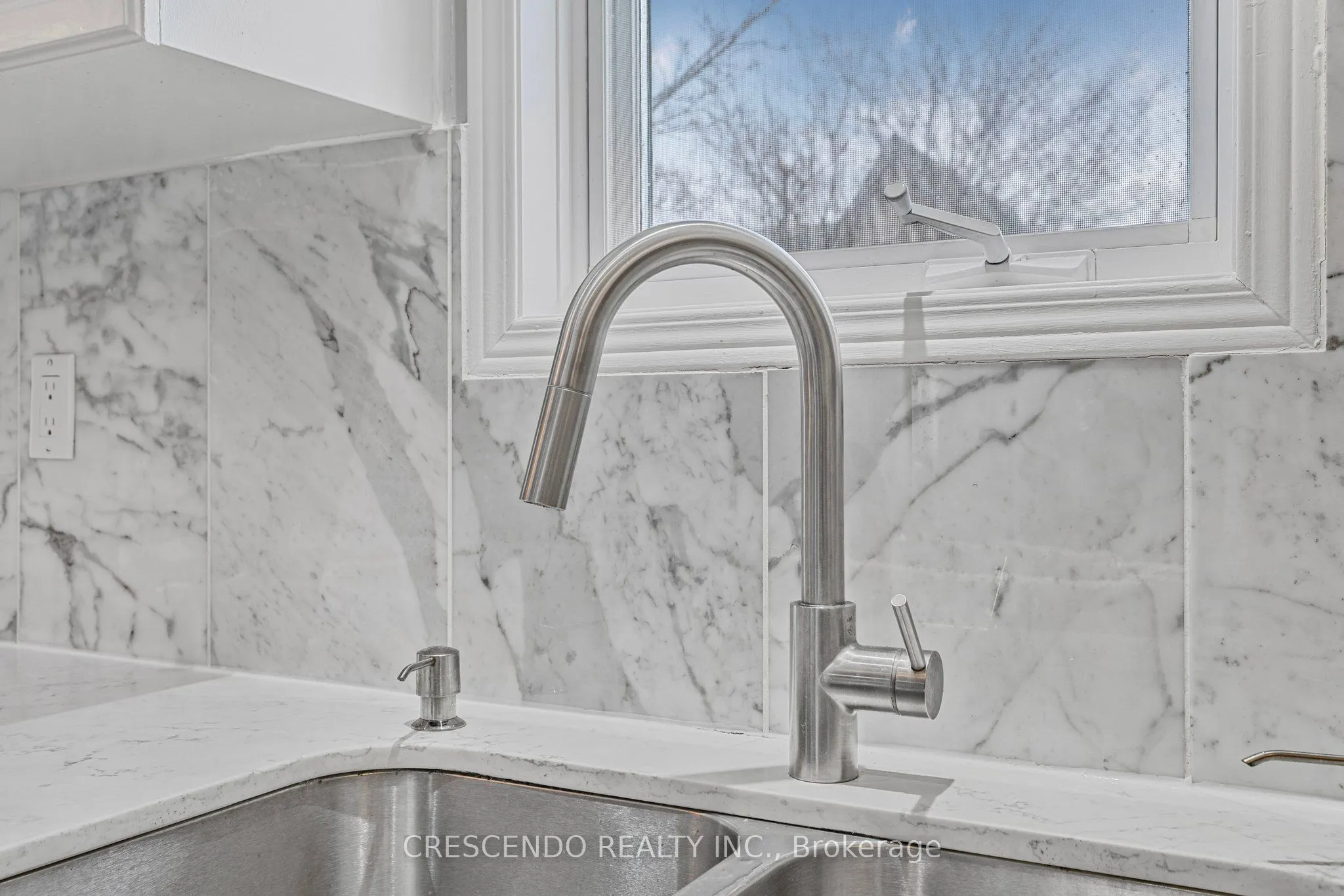2945 Thomas Street, #95