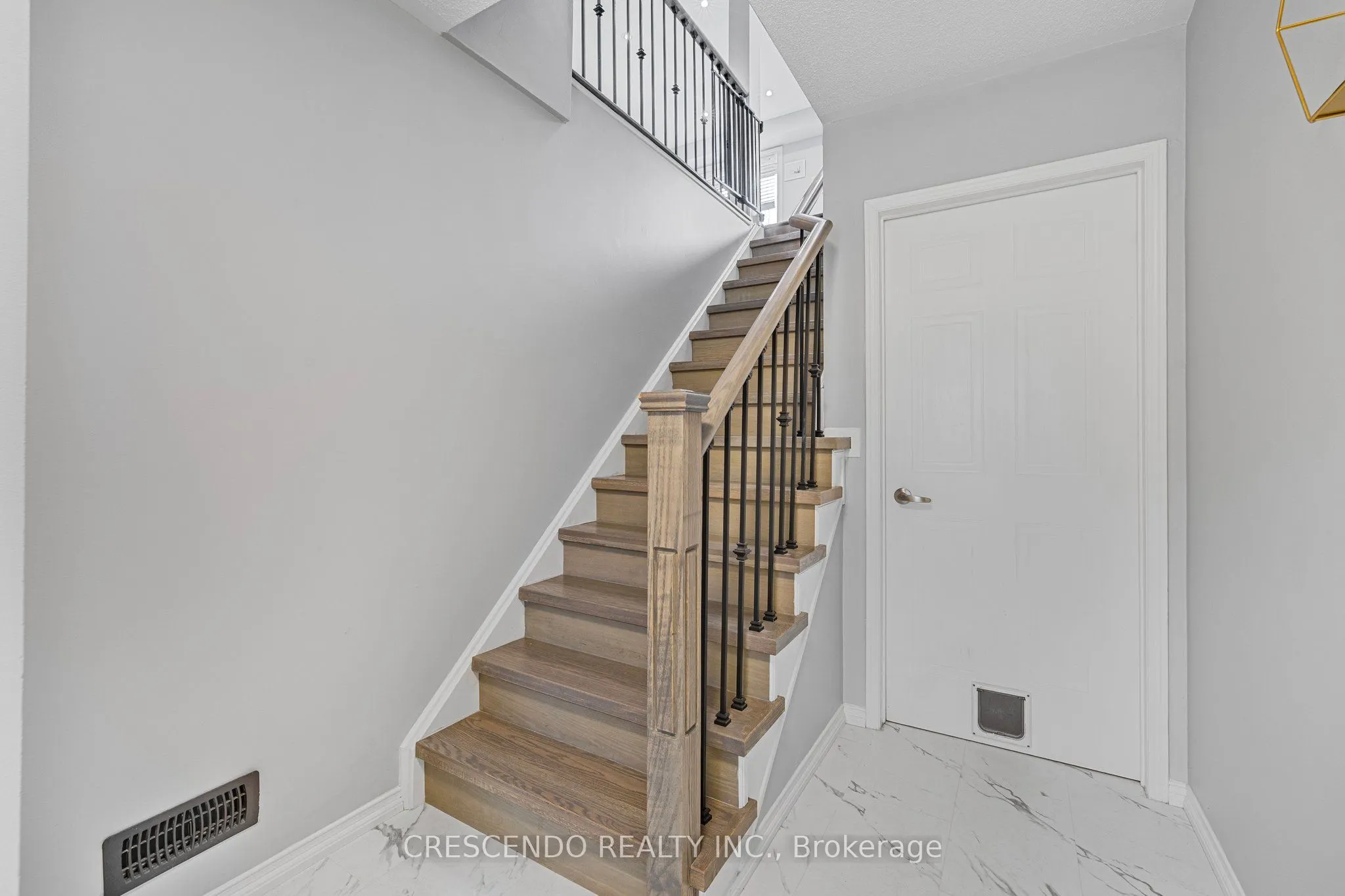 2945 Thomas Street, #95