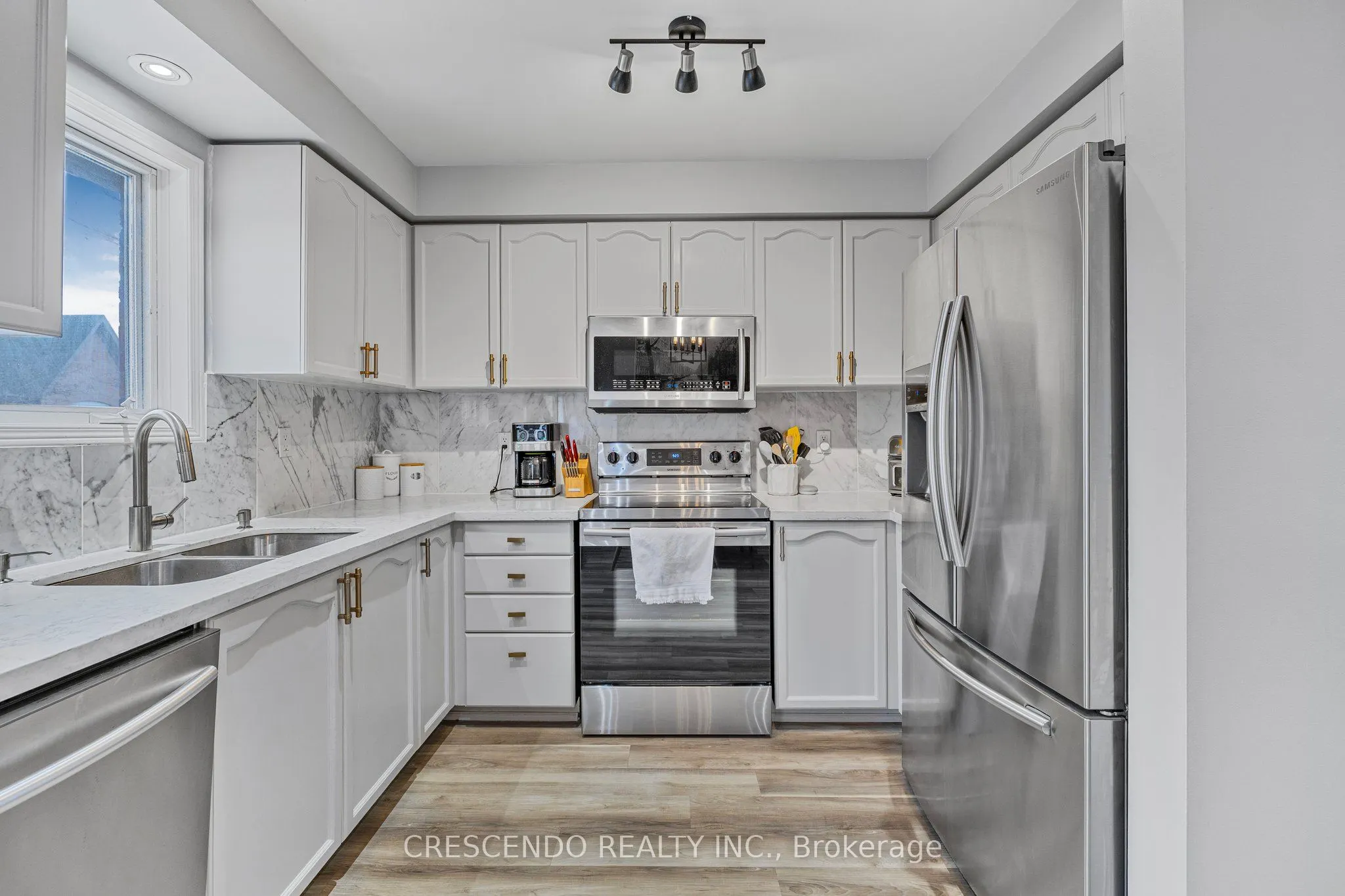2945 Thomas Street, #95