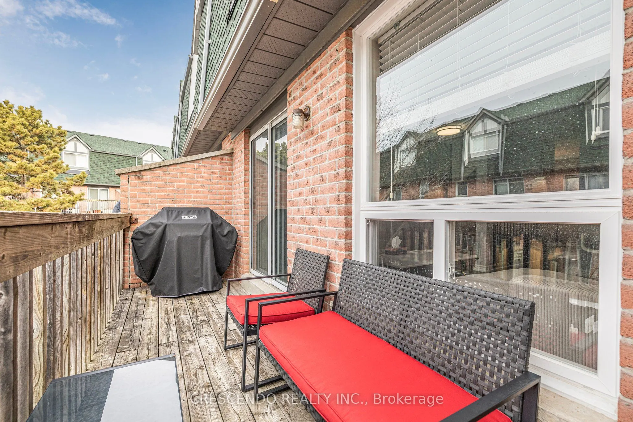 2945 Thomas Street, #95