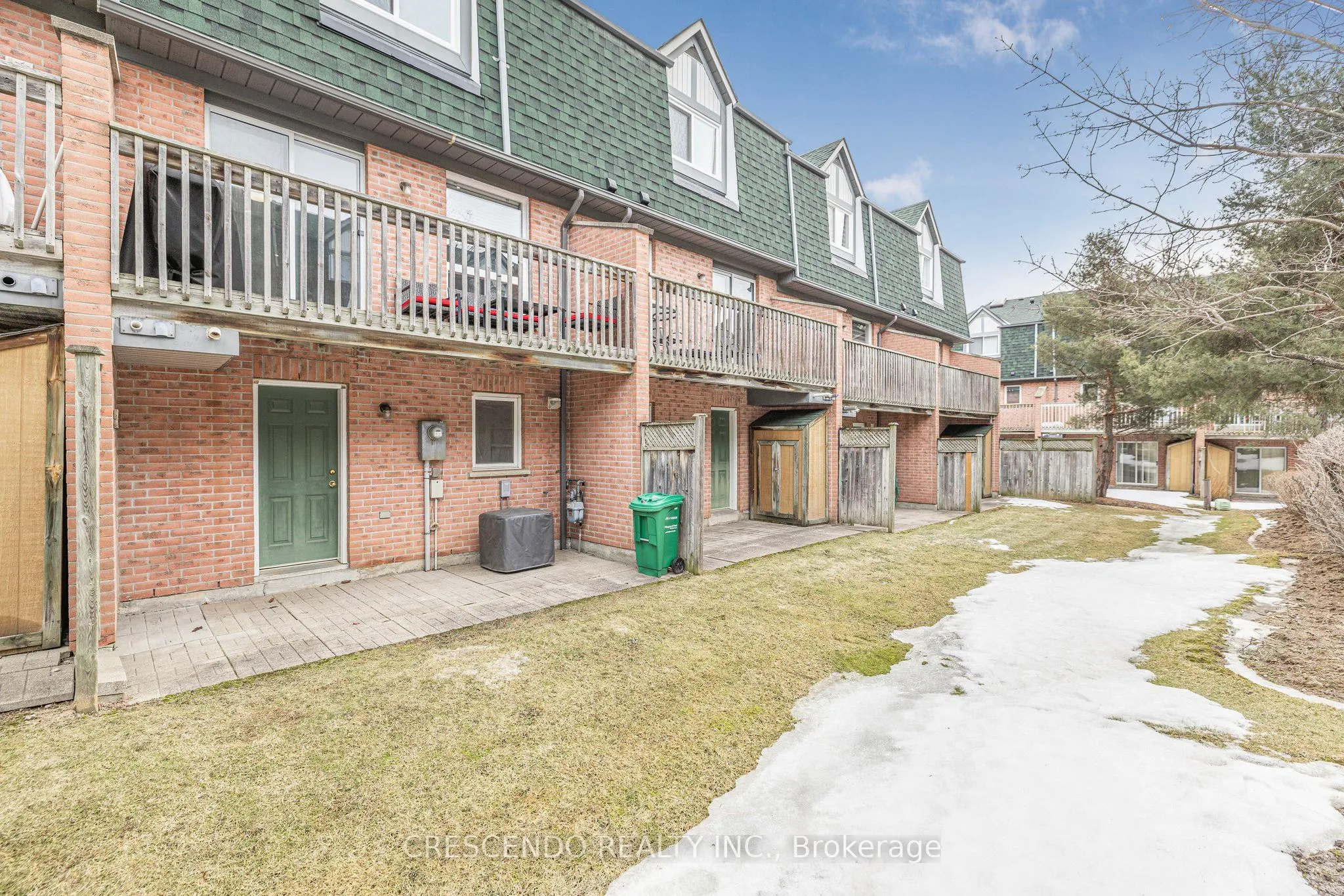 2945 Thomas Street, #95