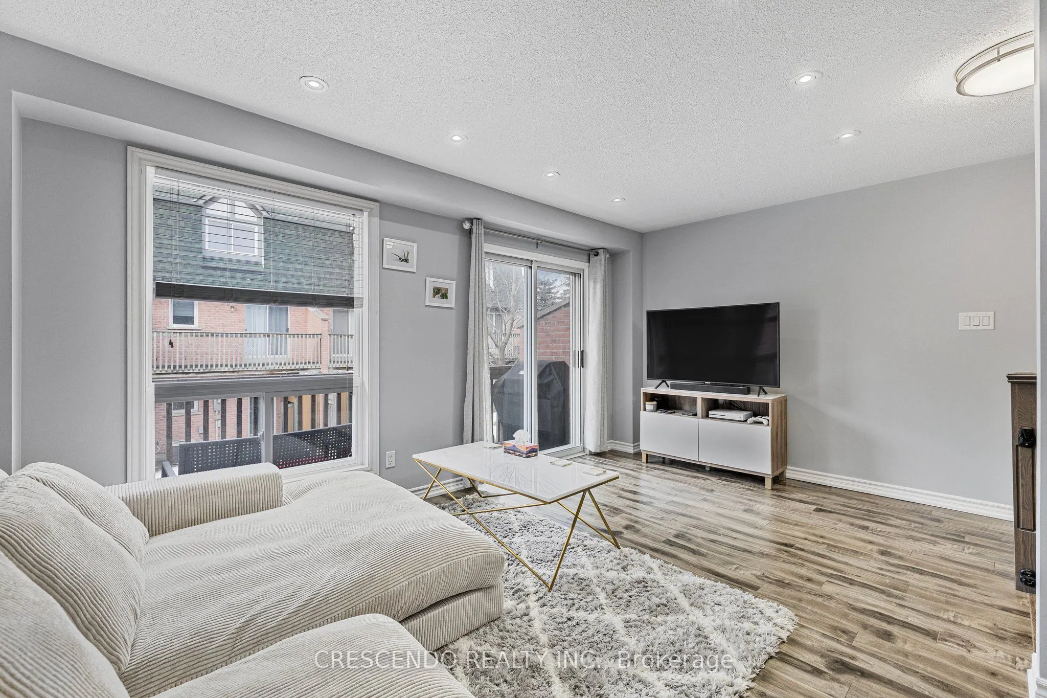 2945 Thomas Street, #95