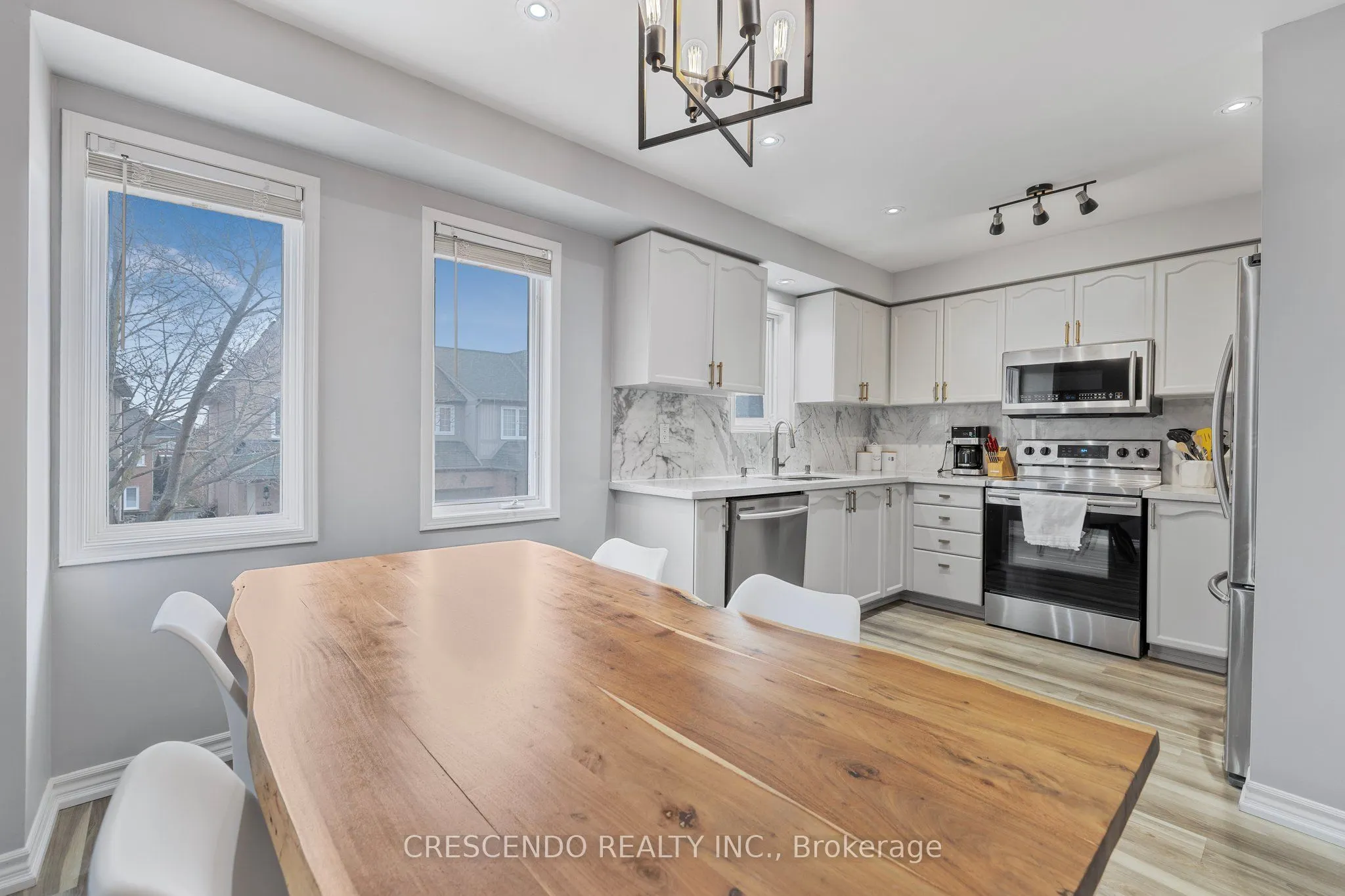 2945 Thomas Street, #95