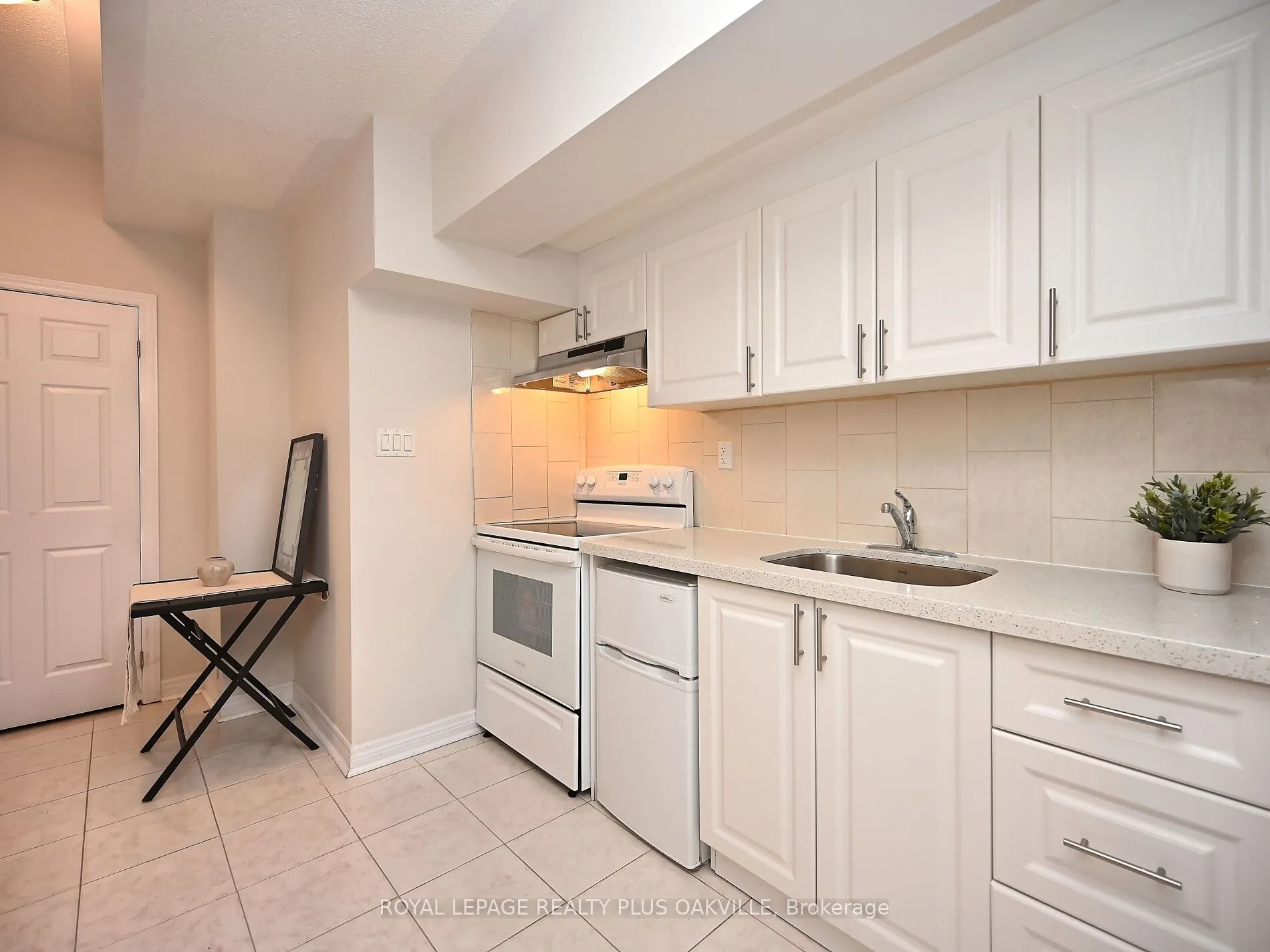 2280 Baronwood Drive, #90