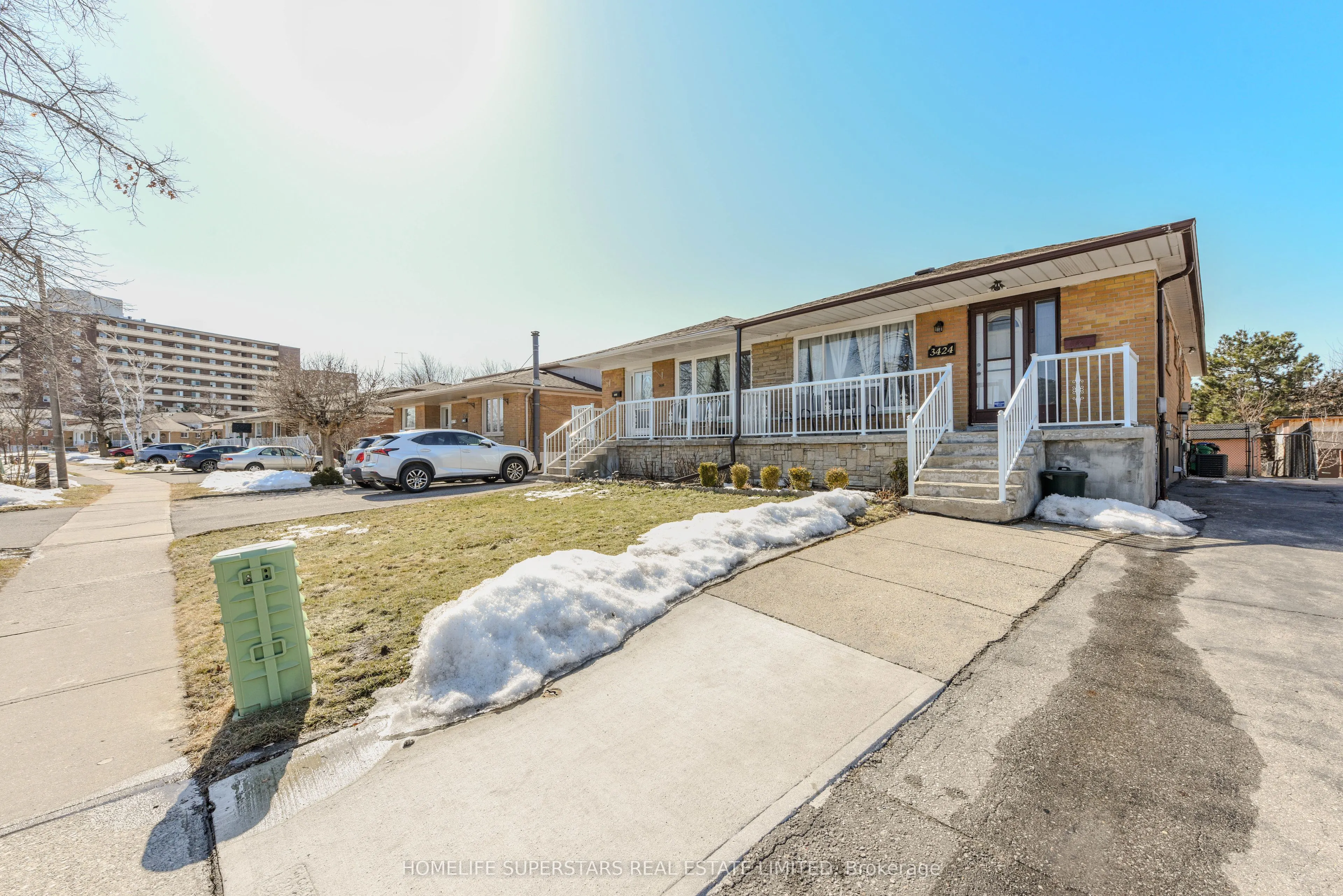 3424 Laddie Crescent