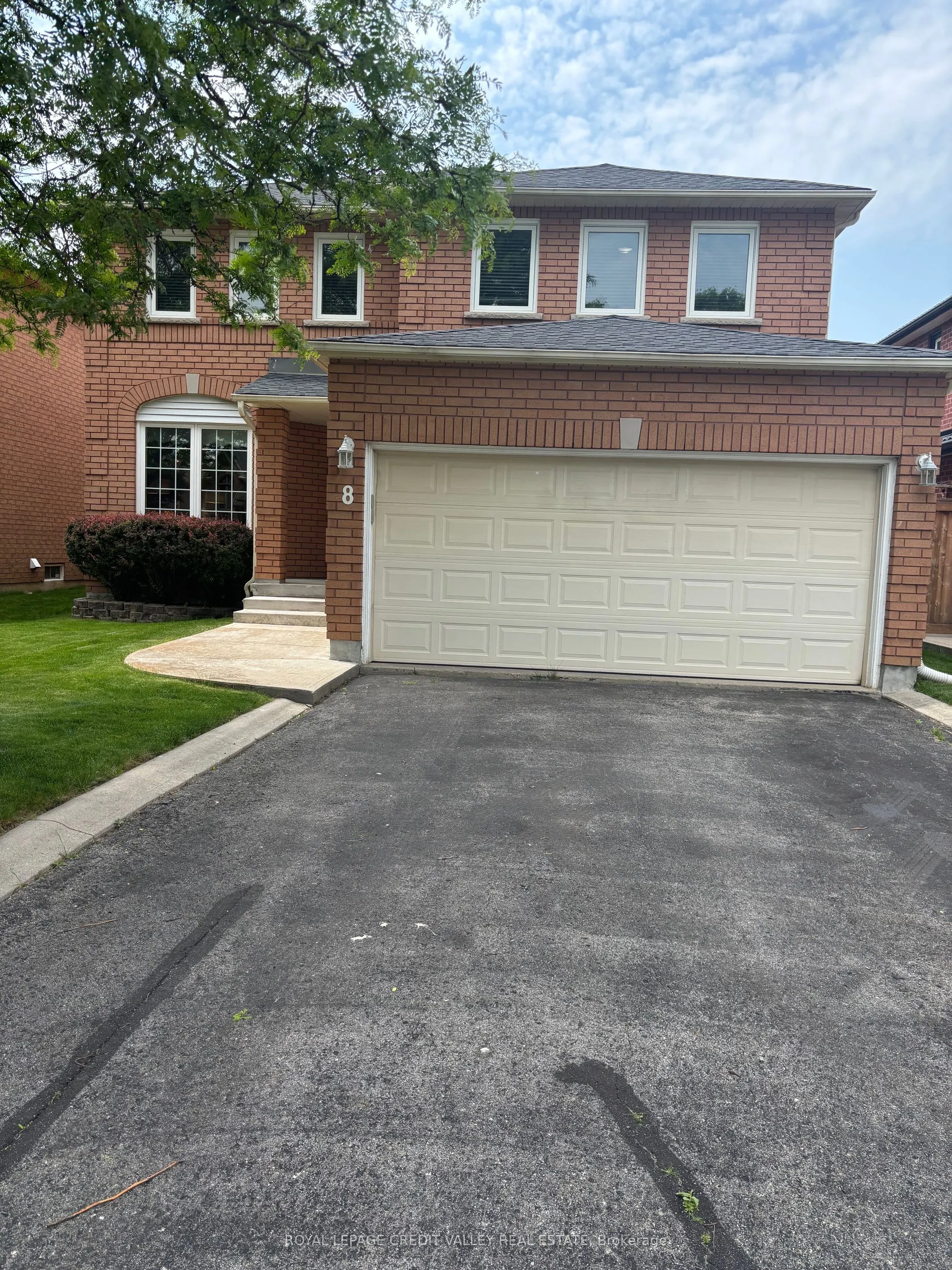 8 Livingston Drive