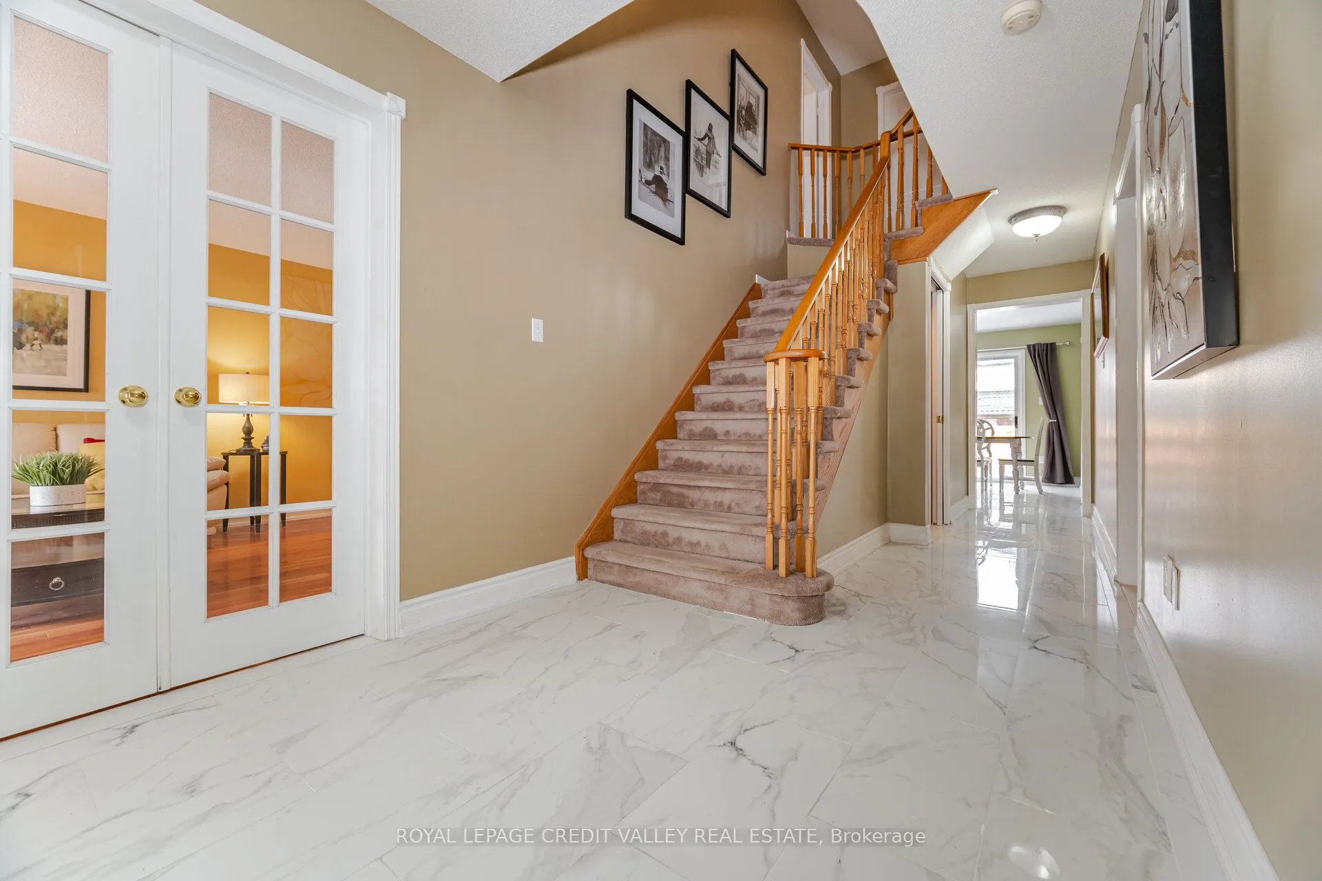 8 Livingston Drive