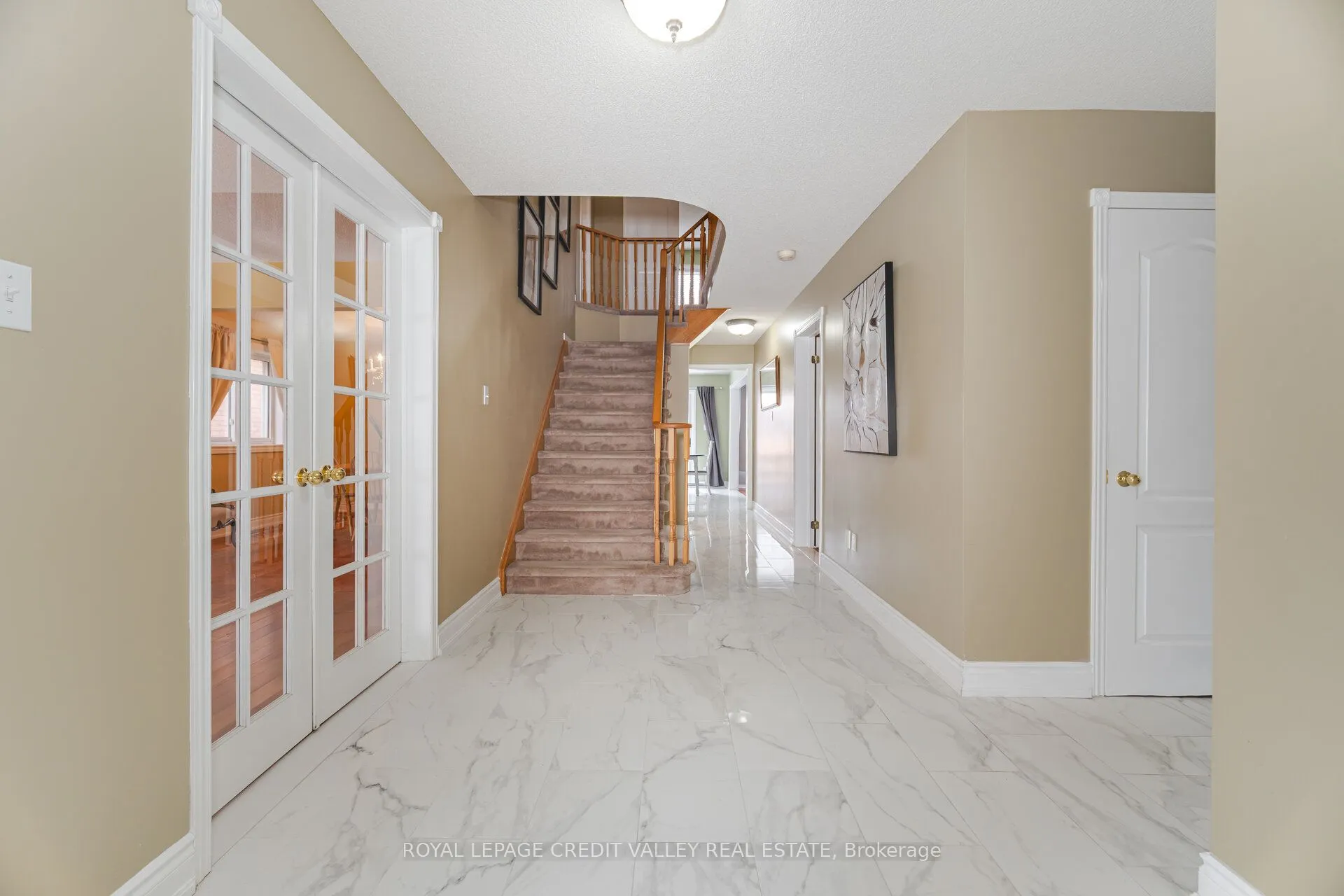 8 Livingston Drive