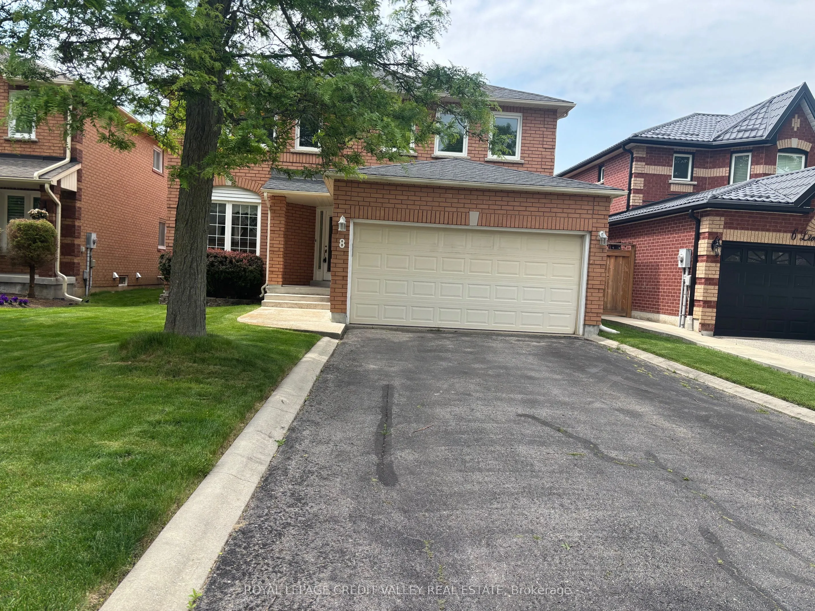 8 Livingston Drive