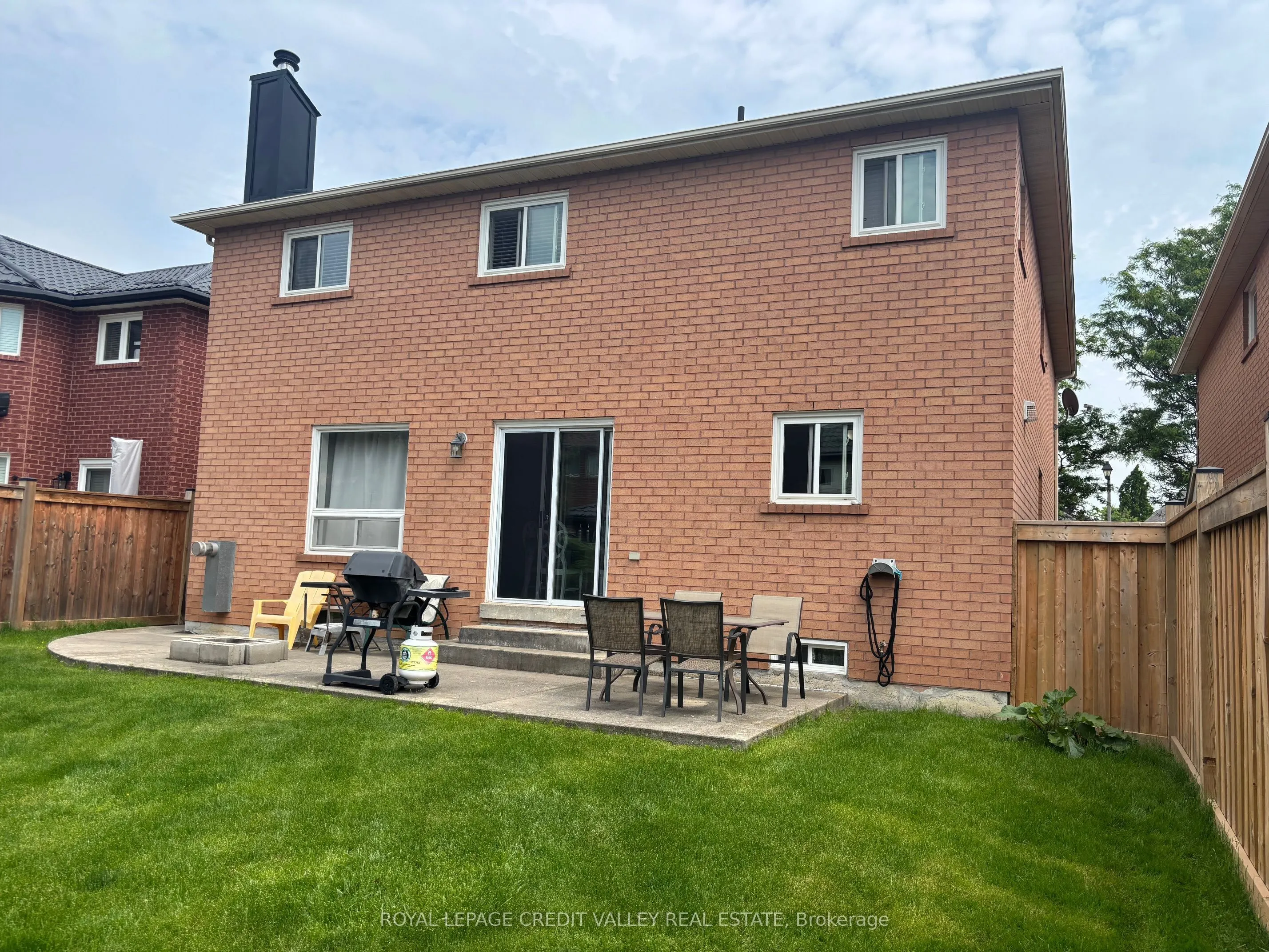 8 Livingston Drive