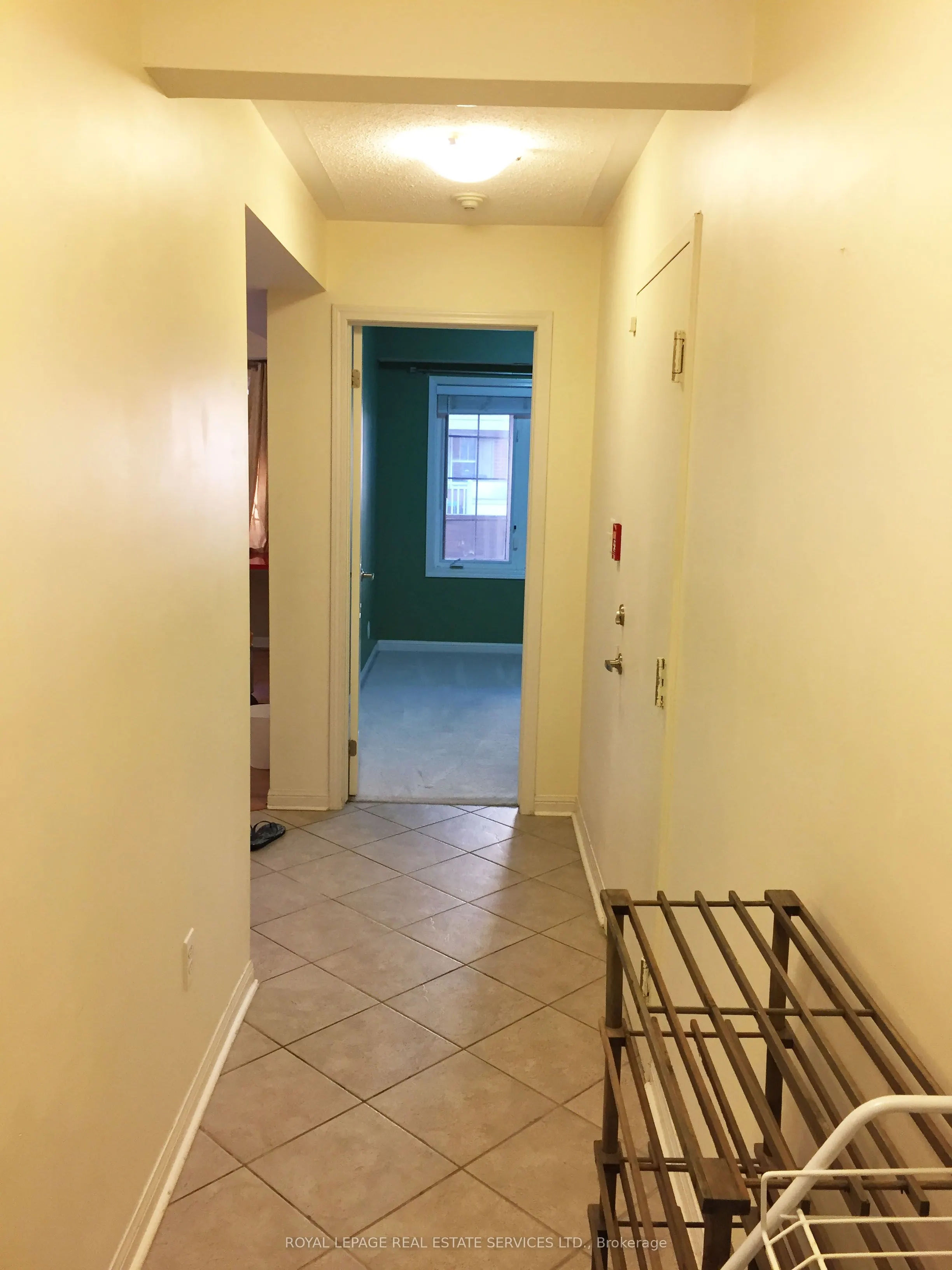 764 Neighbourhood Circle, #4