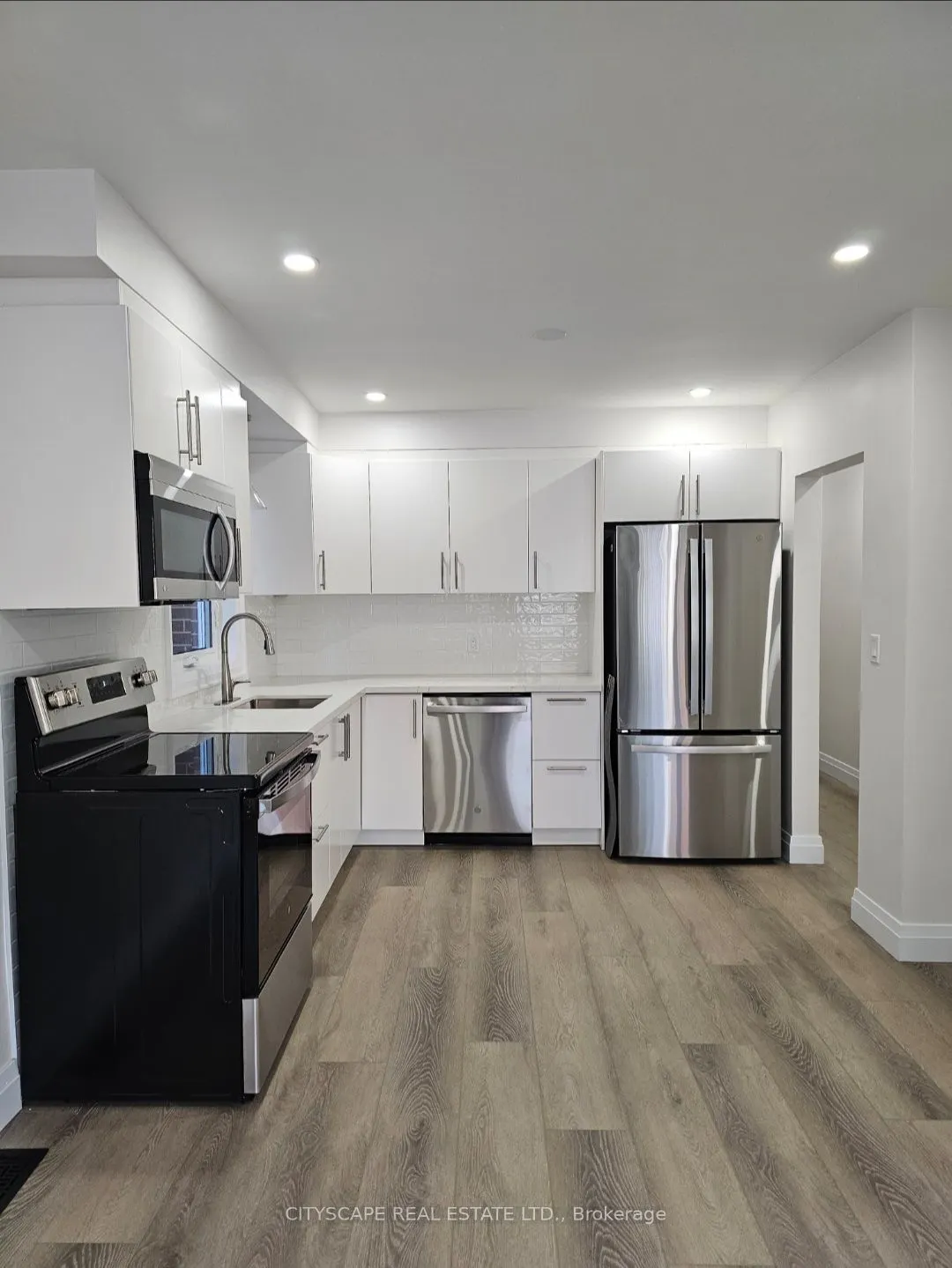 370 1/2 Lakeshore Road W