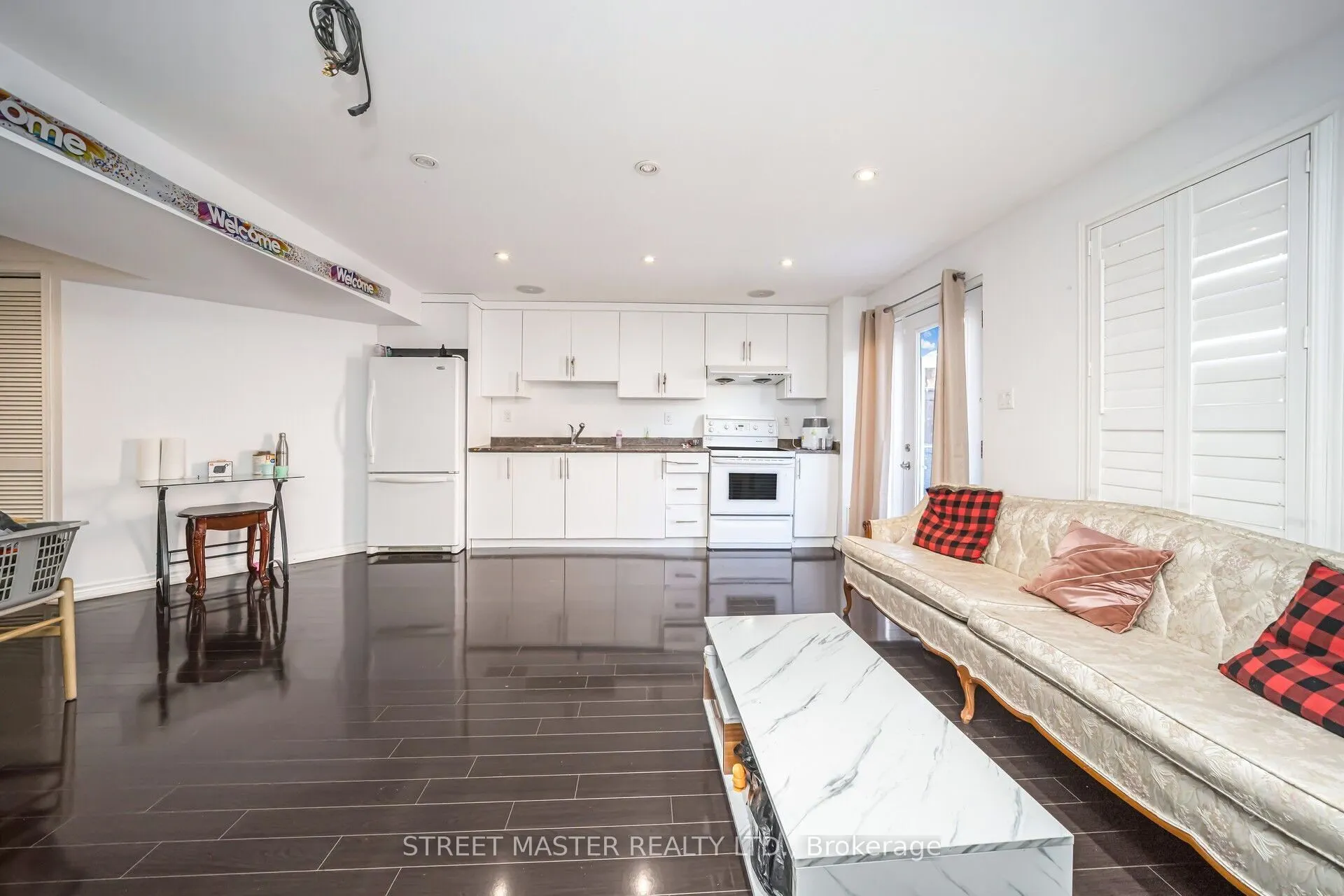 72 Newington Crescent