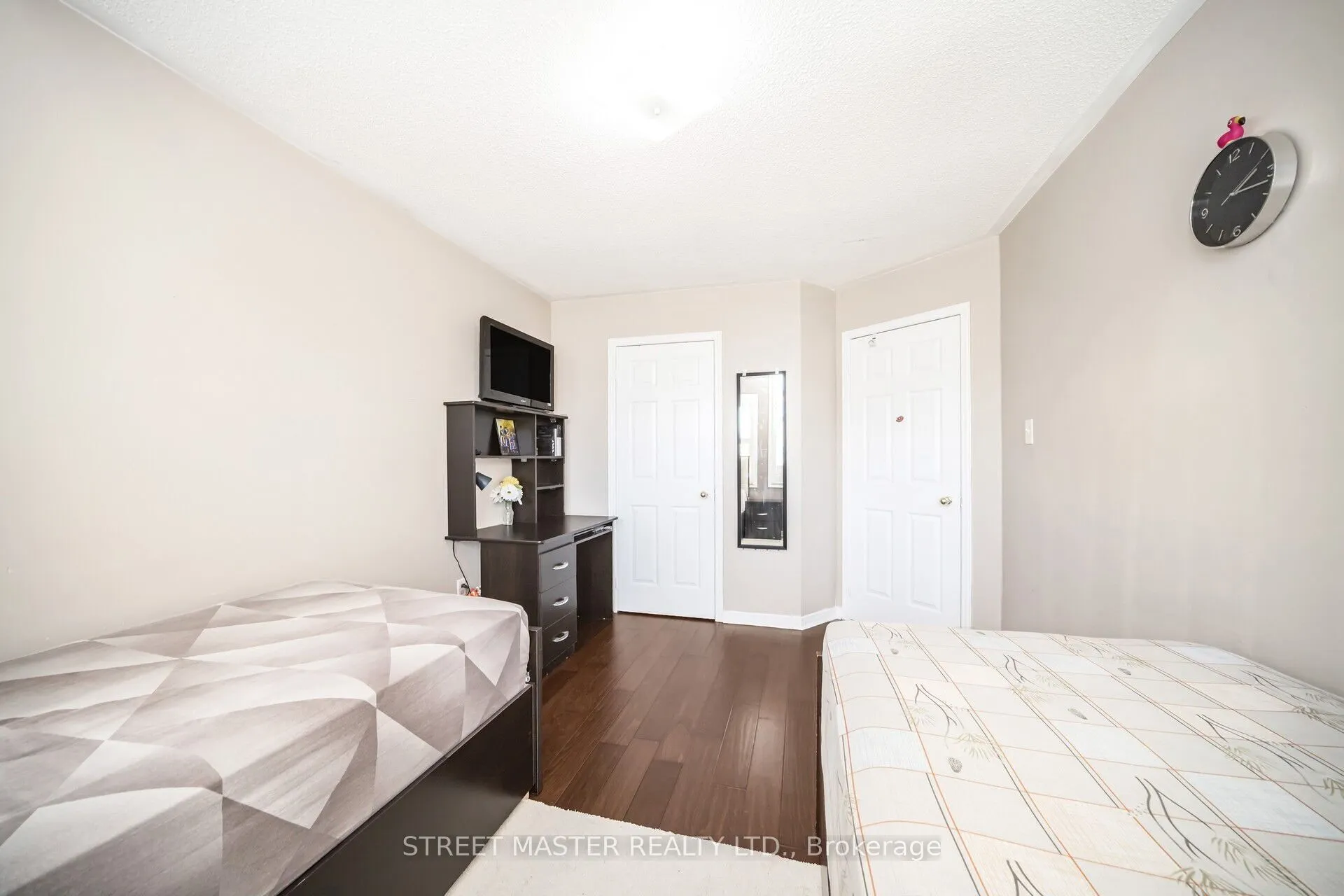 72 Newington Crescent