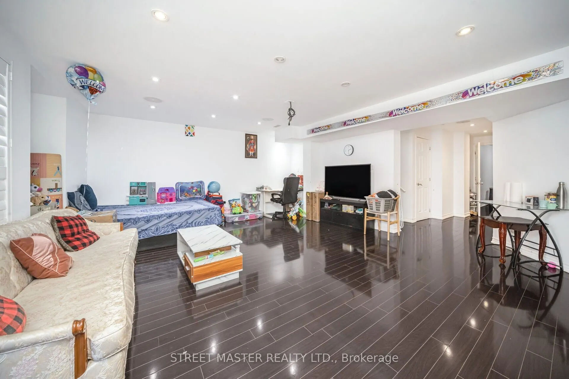 72 Newington Crescent