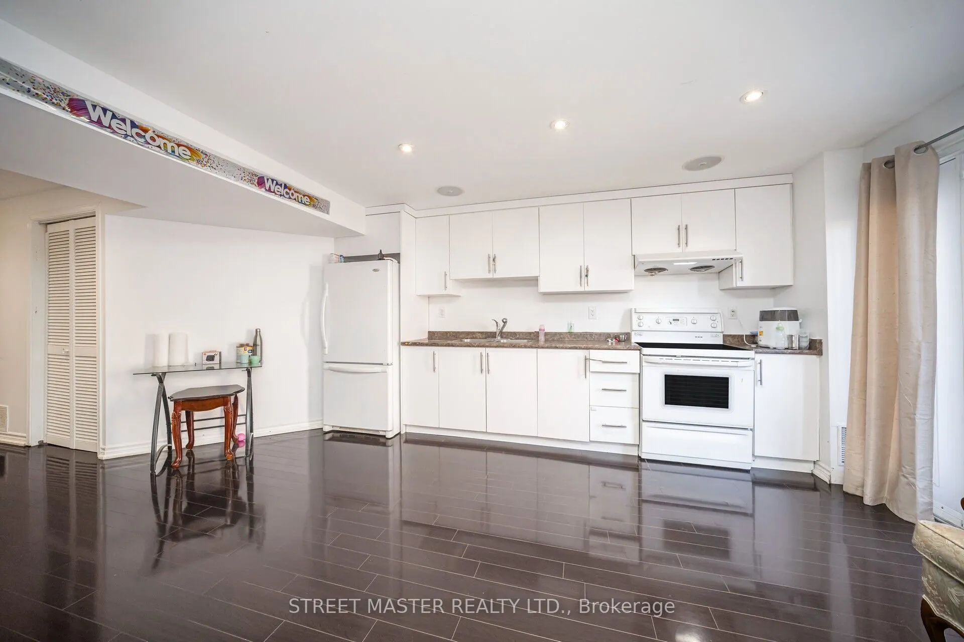 72 Newington Crescent
