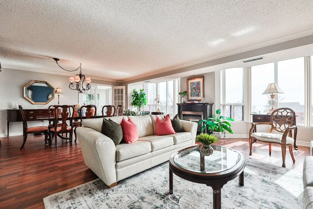 2121 Lakeshore Road, #502