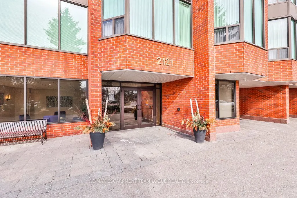 2121 Lakeshore Road, #502