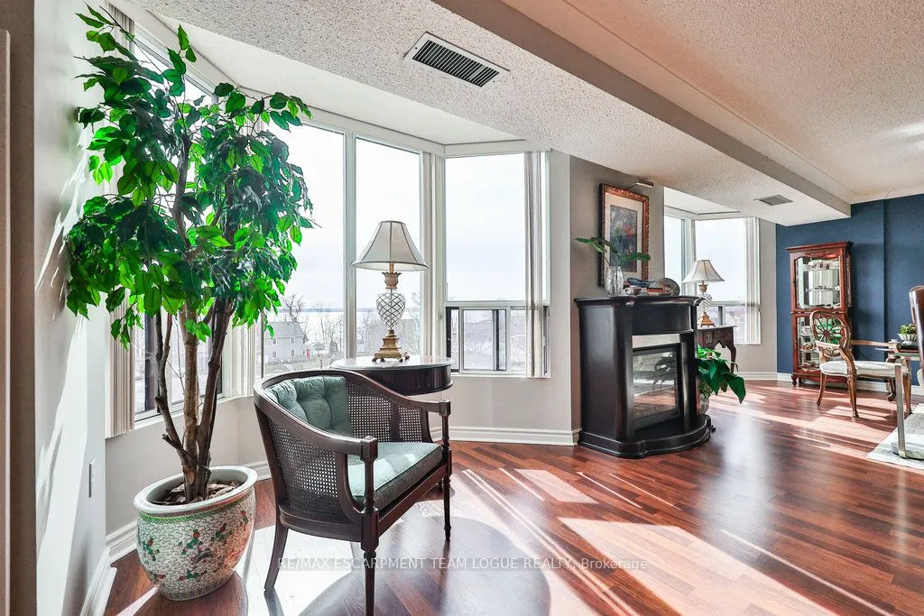 2121 Lakeshore Road, #502