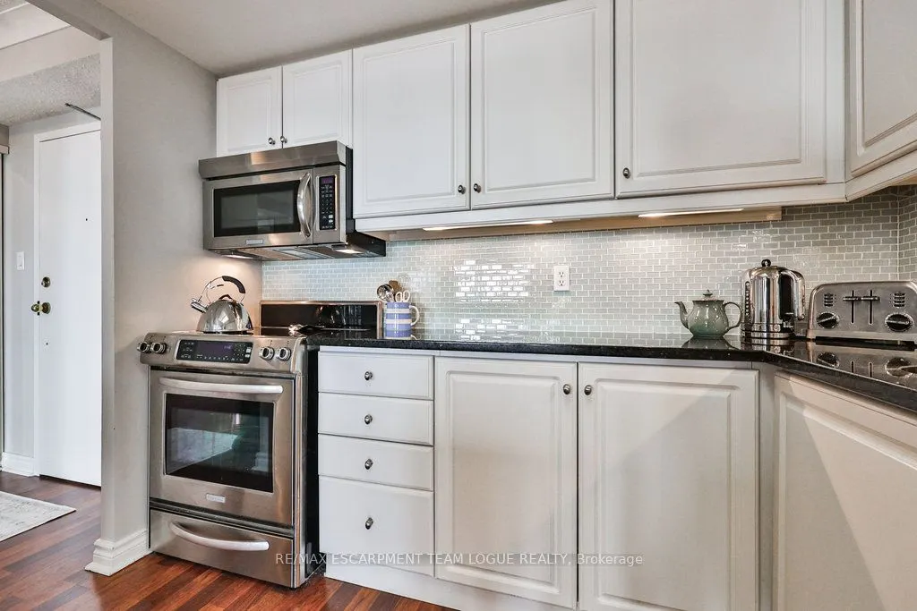 2121 Lakeshore Road, #502