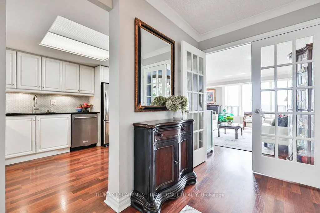 2121 Lakeshore Road, #502