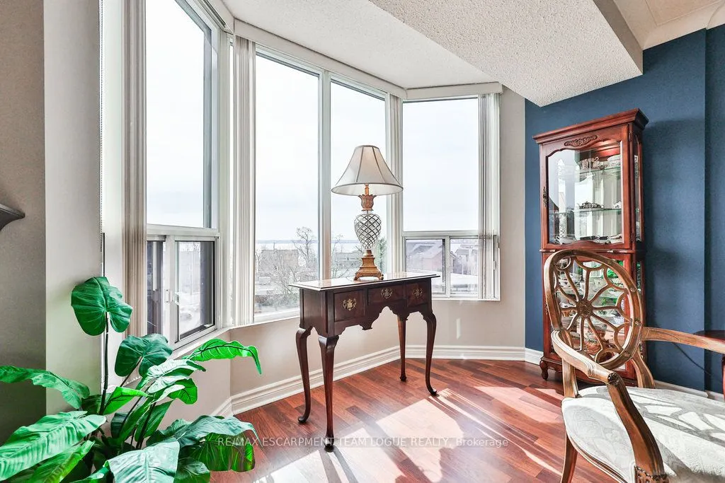 2121 Lakeshore Road, #502