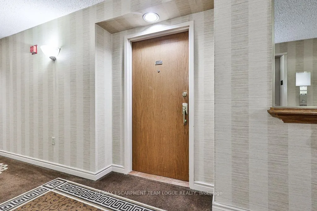 2121 Lakeshore Road, #502