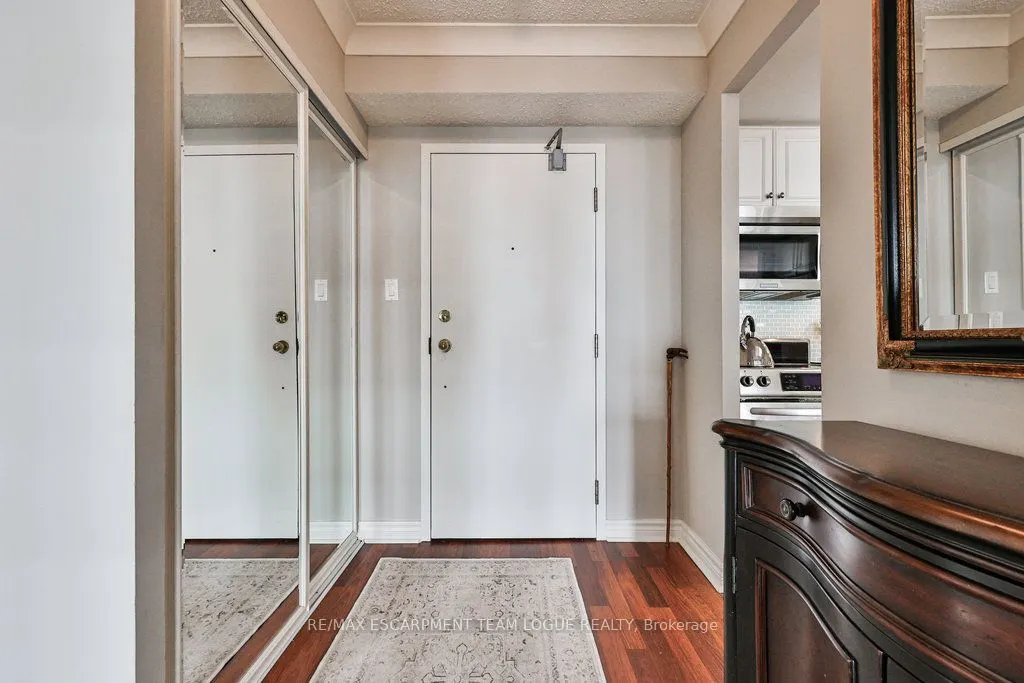 2121 Lakeshore Road, #502